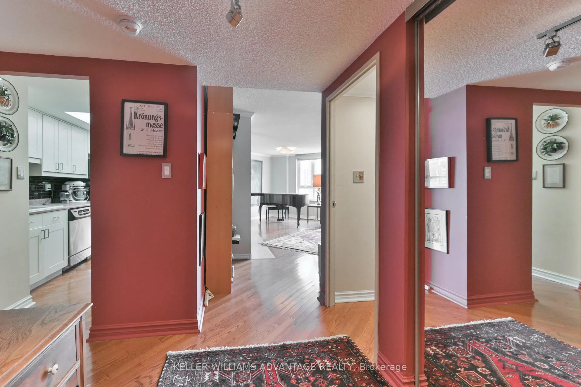 Photo 3 of Unit 803, 55 Wellesley Street E, Toronto, Church-Yonge Corridor — HOMEH