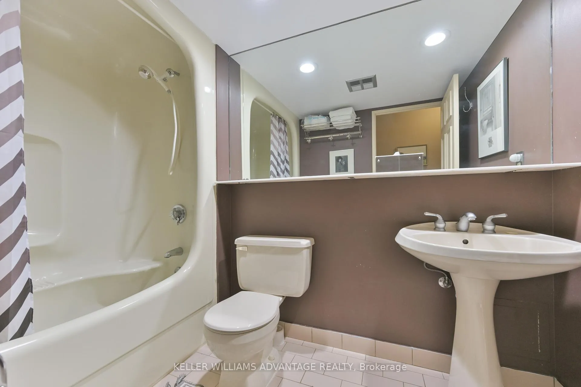 Photo 11 of Unit 803, 55 Wellesley Street E, Toronto, Church-Yonge Corridor — HOMEH