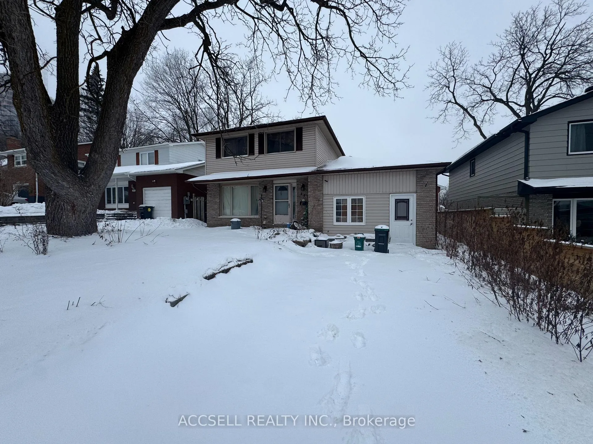 Photo 1 of 187 Toronto Street, Barrie, Queen's Park — HOMEH
