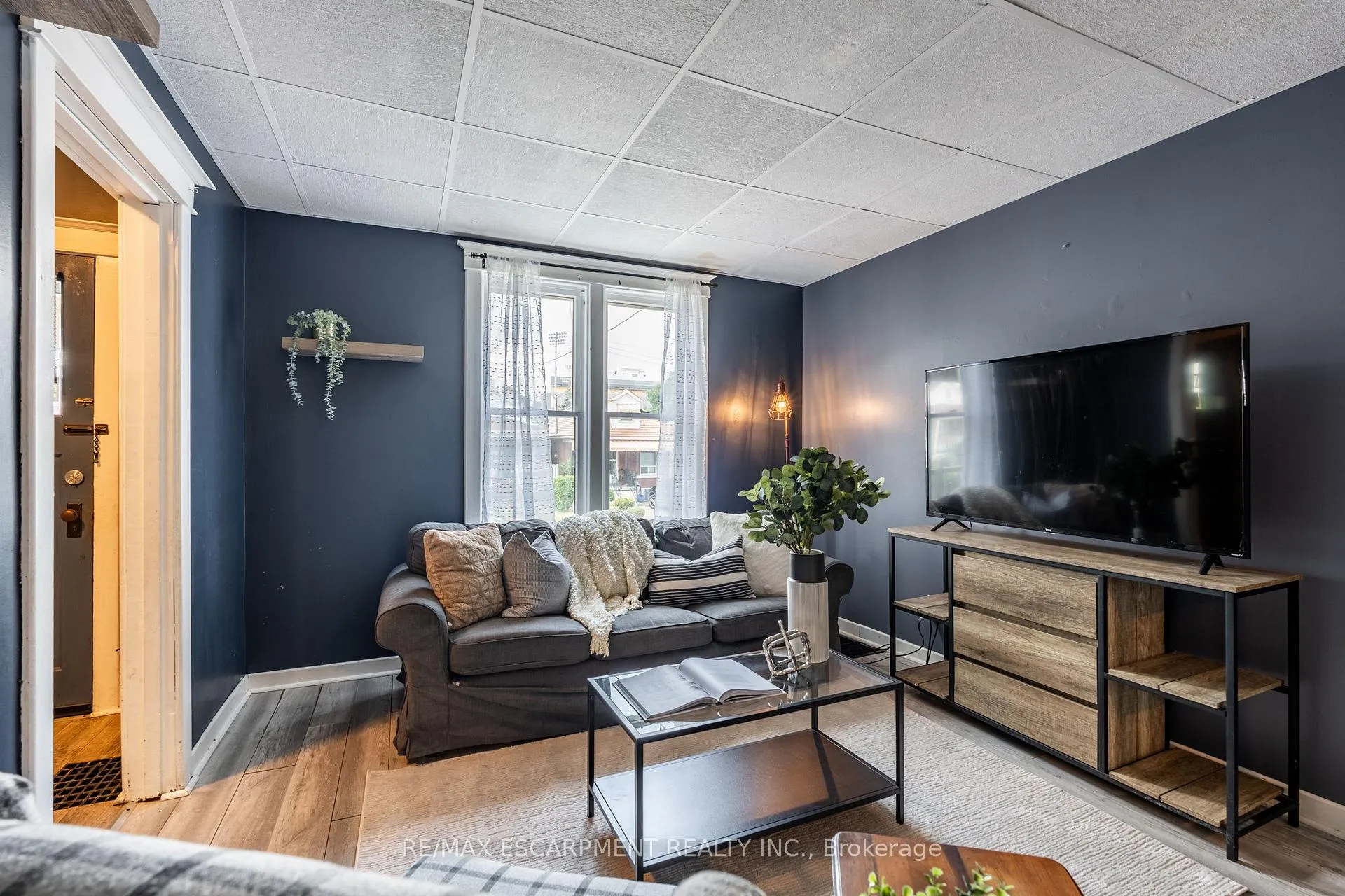 Photo 5 of 52 Connaught Avenue N, Hamilton, Stipley — HOMEH
