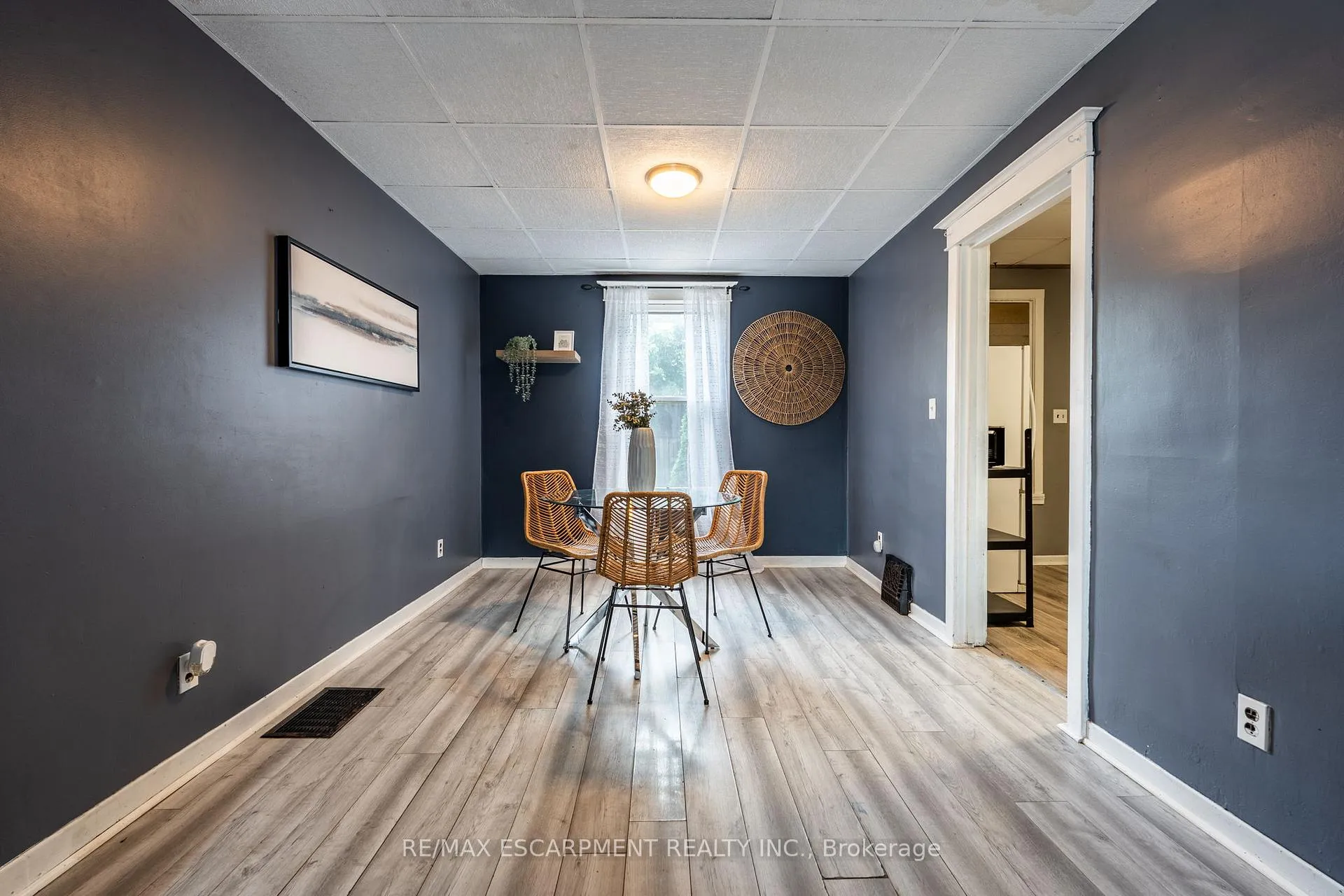 Photo 8 of 52 Connaught Avenue N, Hamilton, Stipley — HOMEH