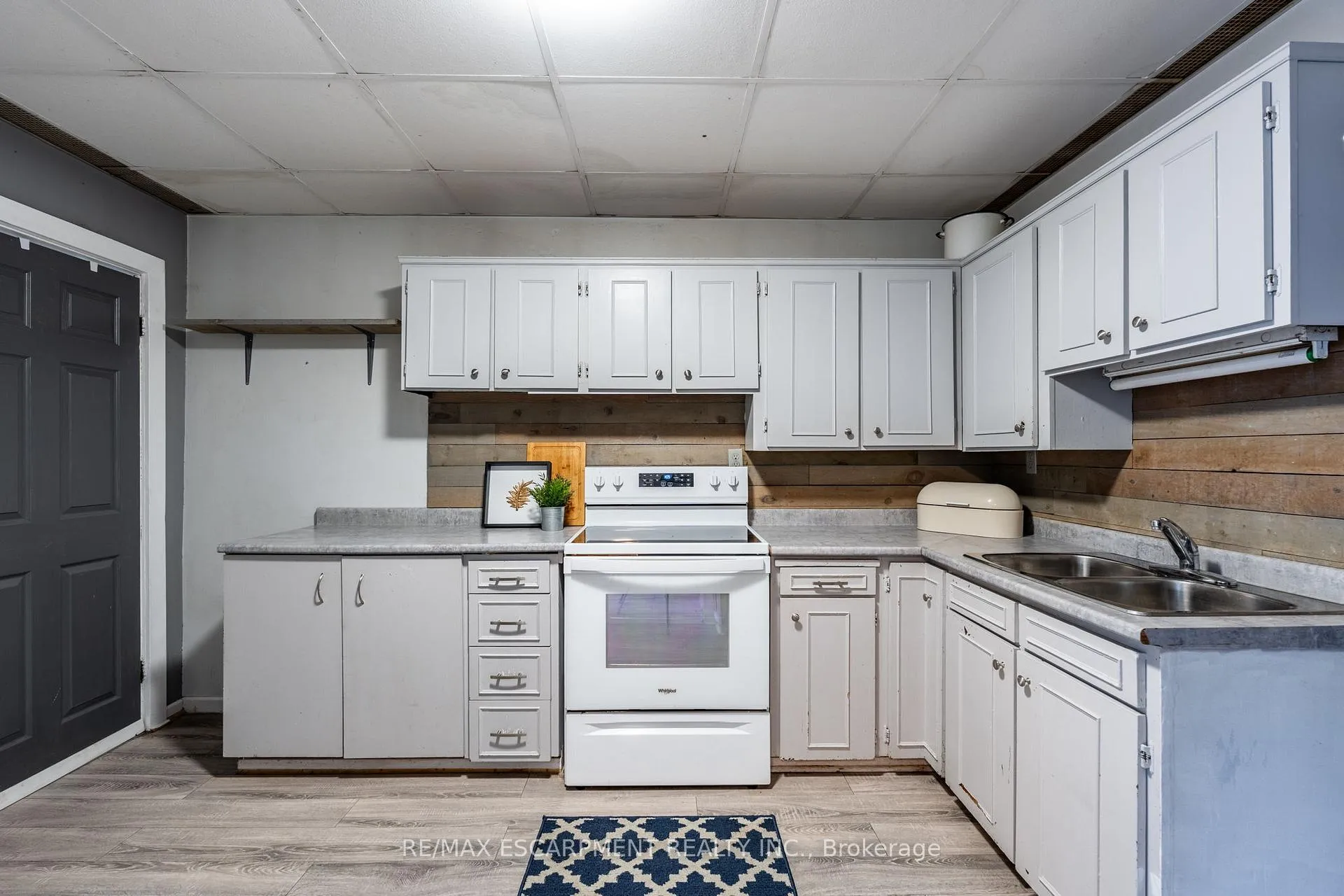 Photo 10 of 52 Connaught Avenue N, Hamilton, Stipley — HOMEH