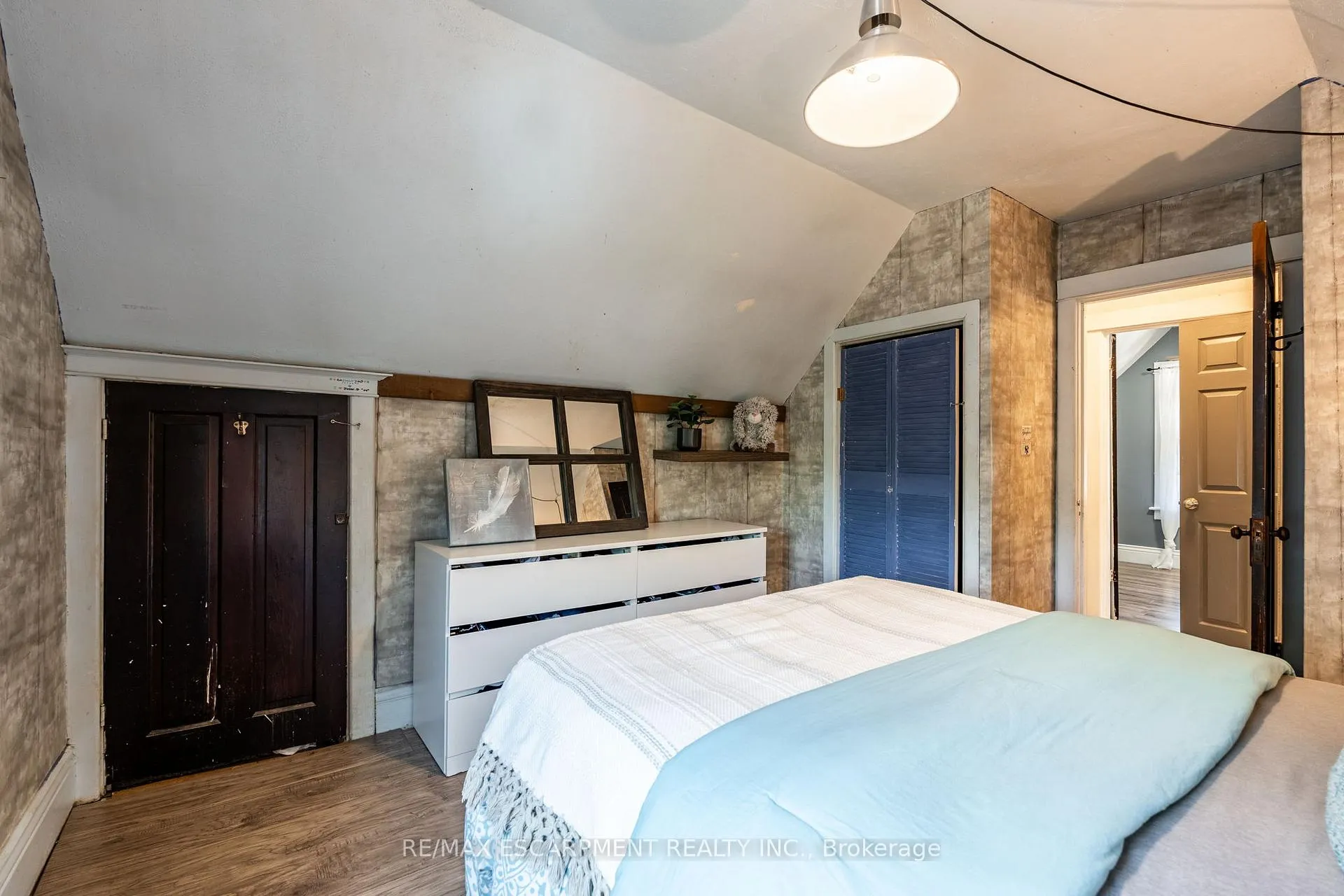 Photo 14 of 52 Connaught Avenue N, Hamilton, Stipley — HOMEH