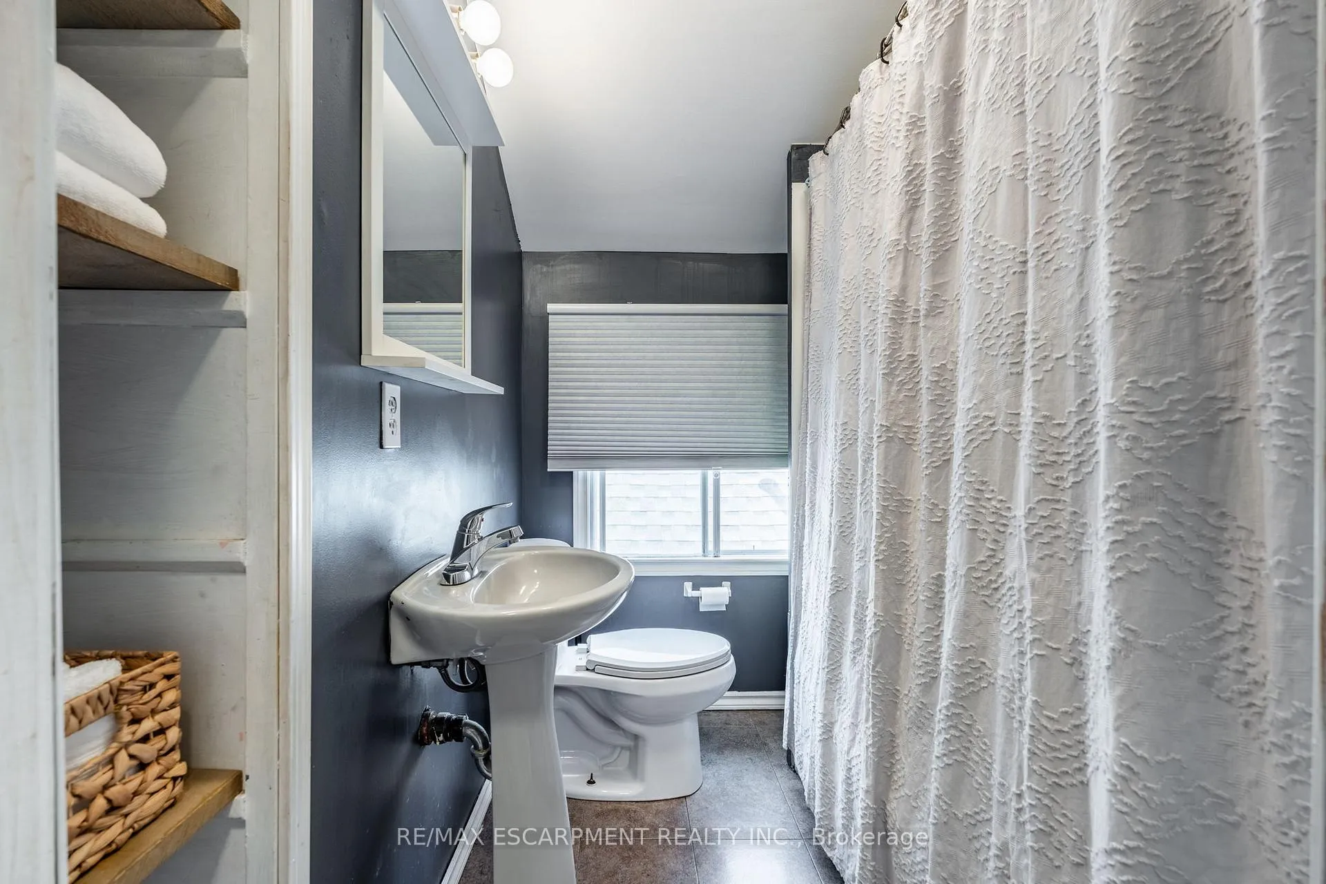 Photo 17 of 52 Connaught Avenue N, Hamilton, Stipley — HOMEH