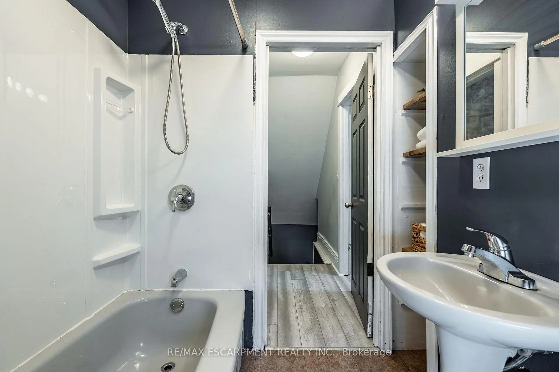 Photo 18 of 52 Connaught Avenue N, Hamilton, Stipley — HOMEH