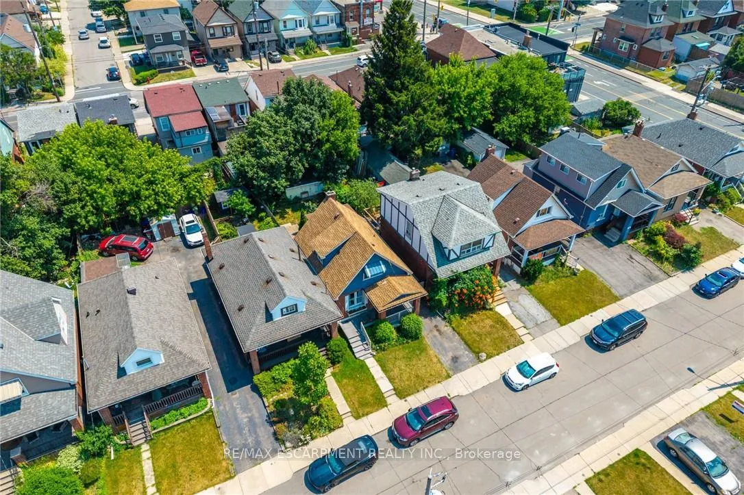 Photo 25 of 52 Connaught Avenue N, Hamilton, Stipley — HOMEH
