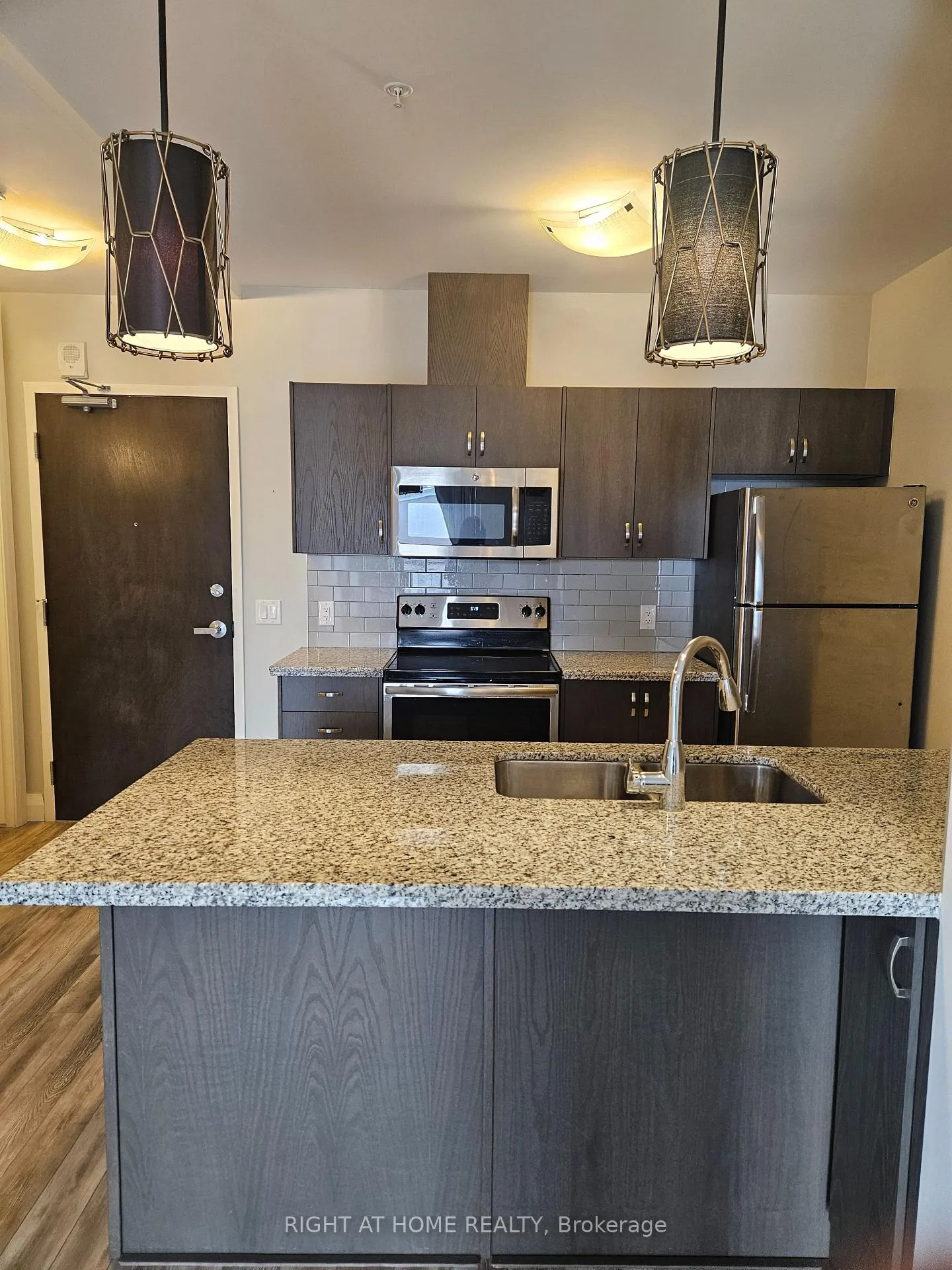 Photo 3 of Unit 1021, 118 King Street E, Hamilton, Beasley — HOMEH