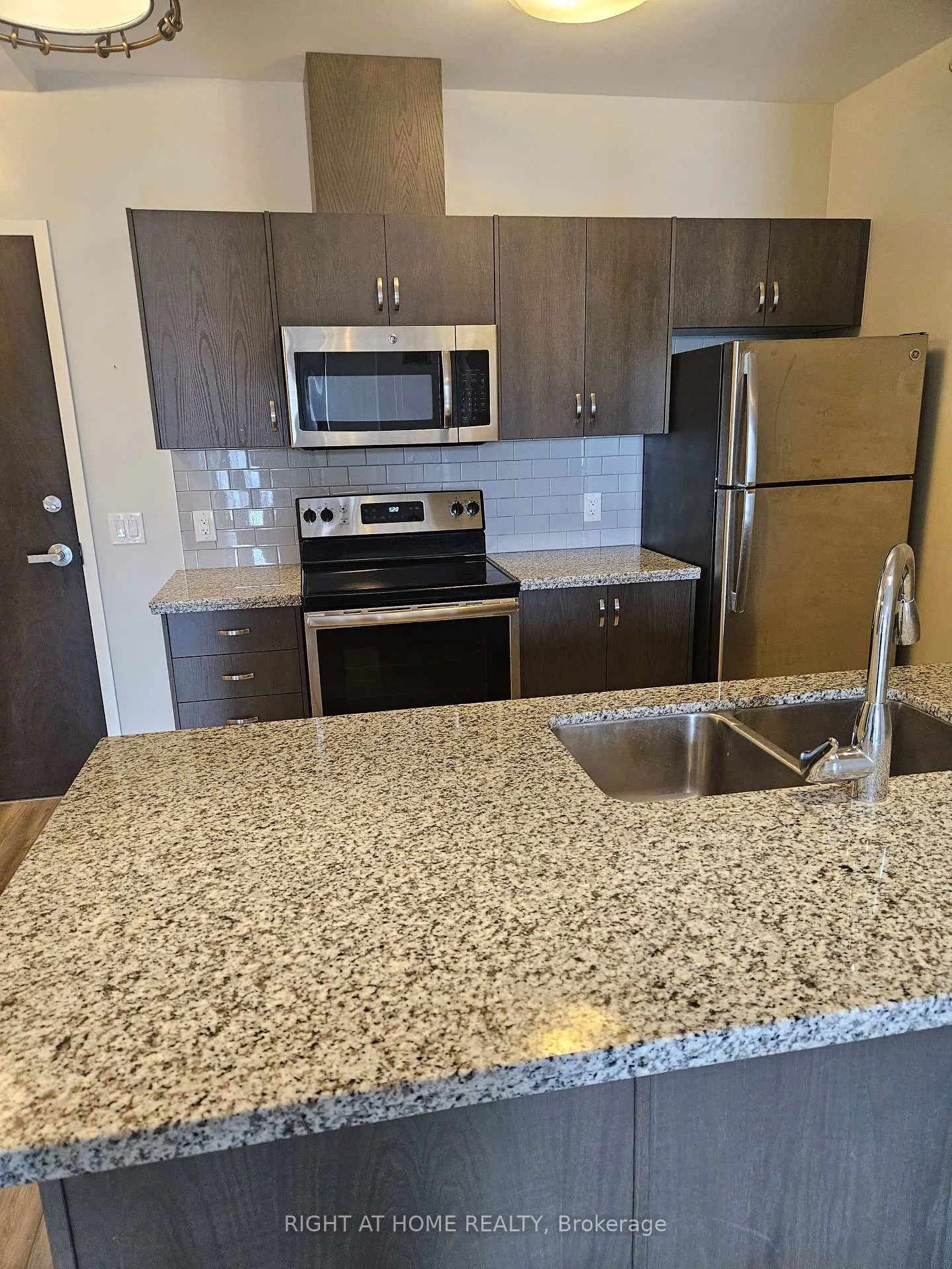 Photo 4 of Unit 1021, 118 King Street E, Hamilton, Beasley — HOMEH
