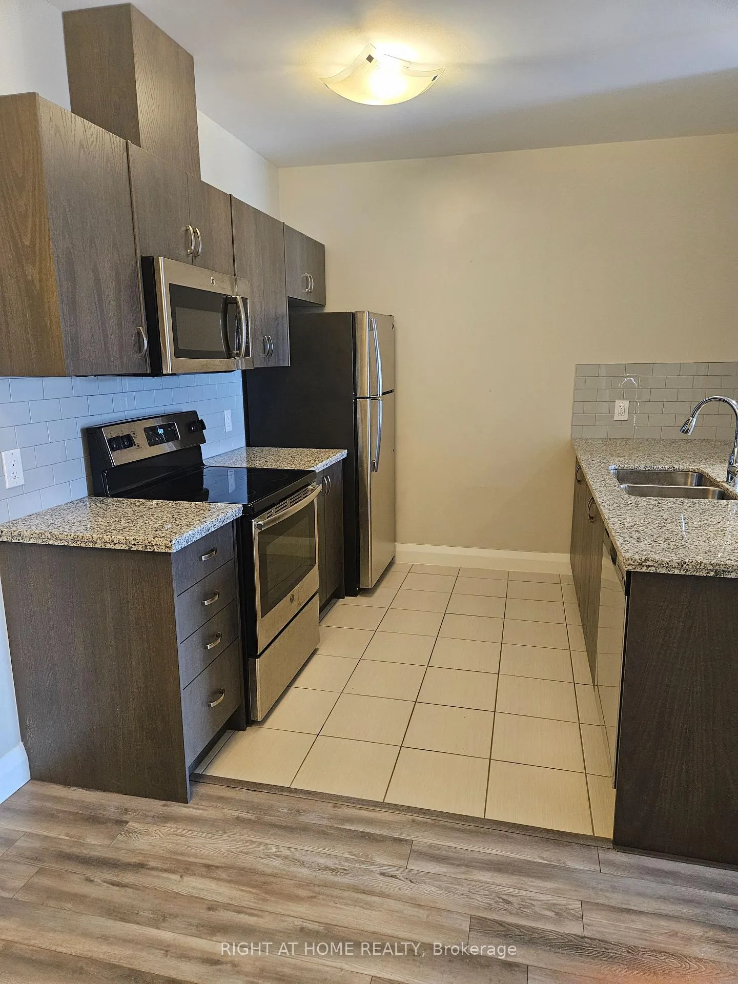 Photo 6 of Unit 1021, 118 King Street E, Hamilton, Beasley — HOMEH