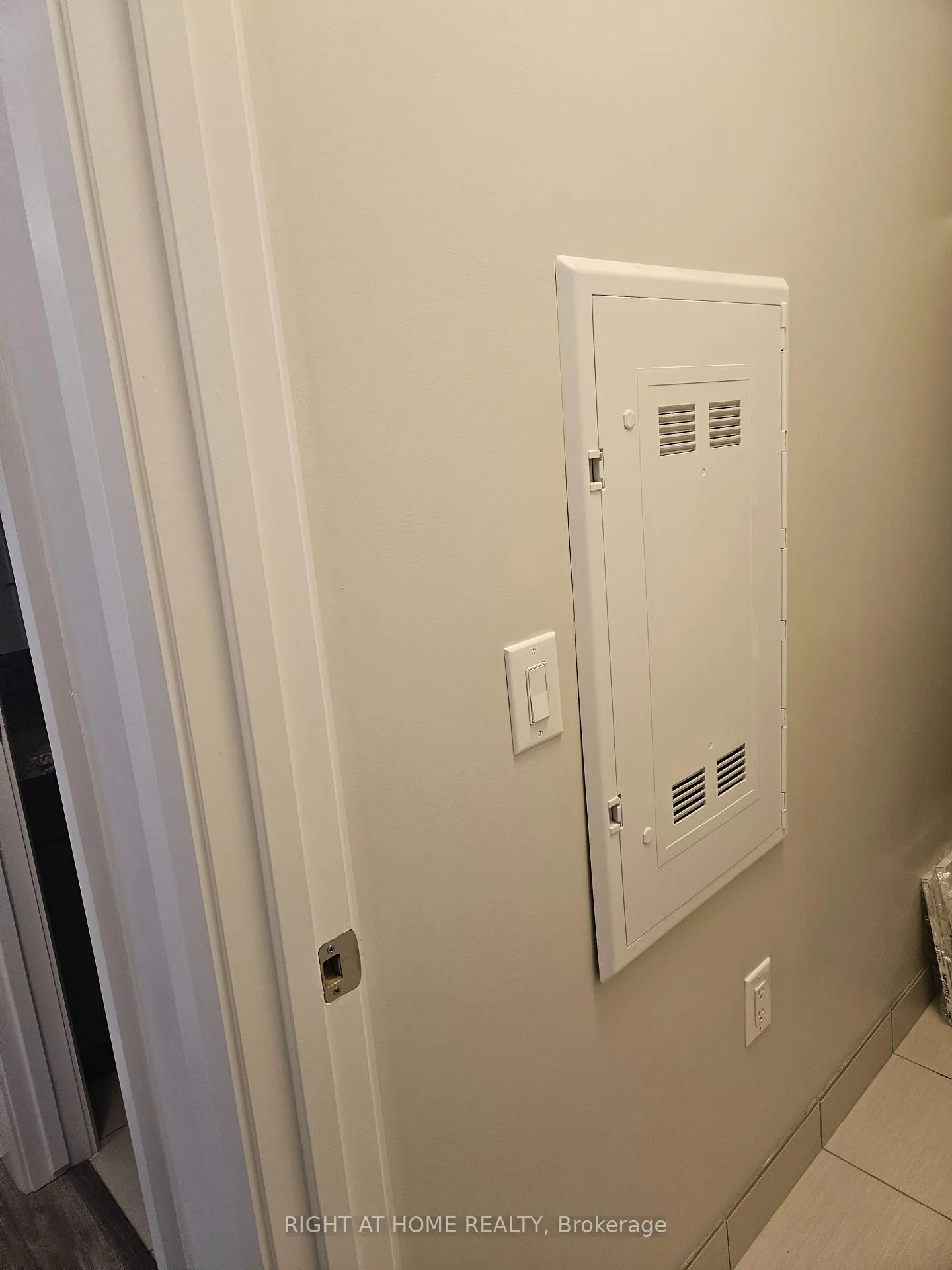 Photo 14 of Unit 1021, 118 King Street E, Hamilton, Beasley — HOMEH