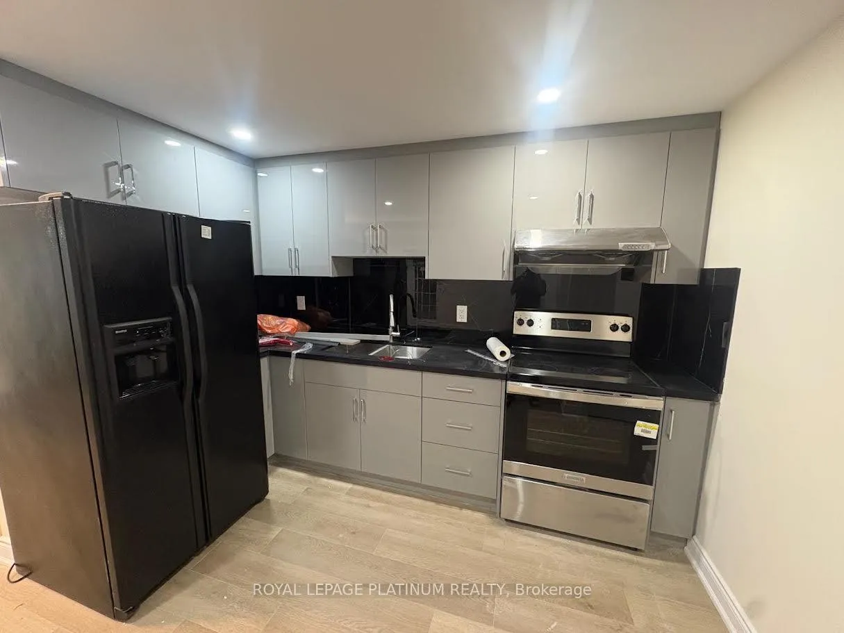 Photo 3 of 50 Harbourtown Crescent, Brampton, Madoc — HOMEH