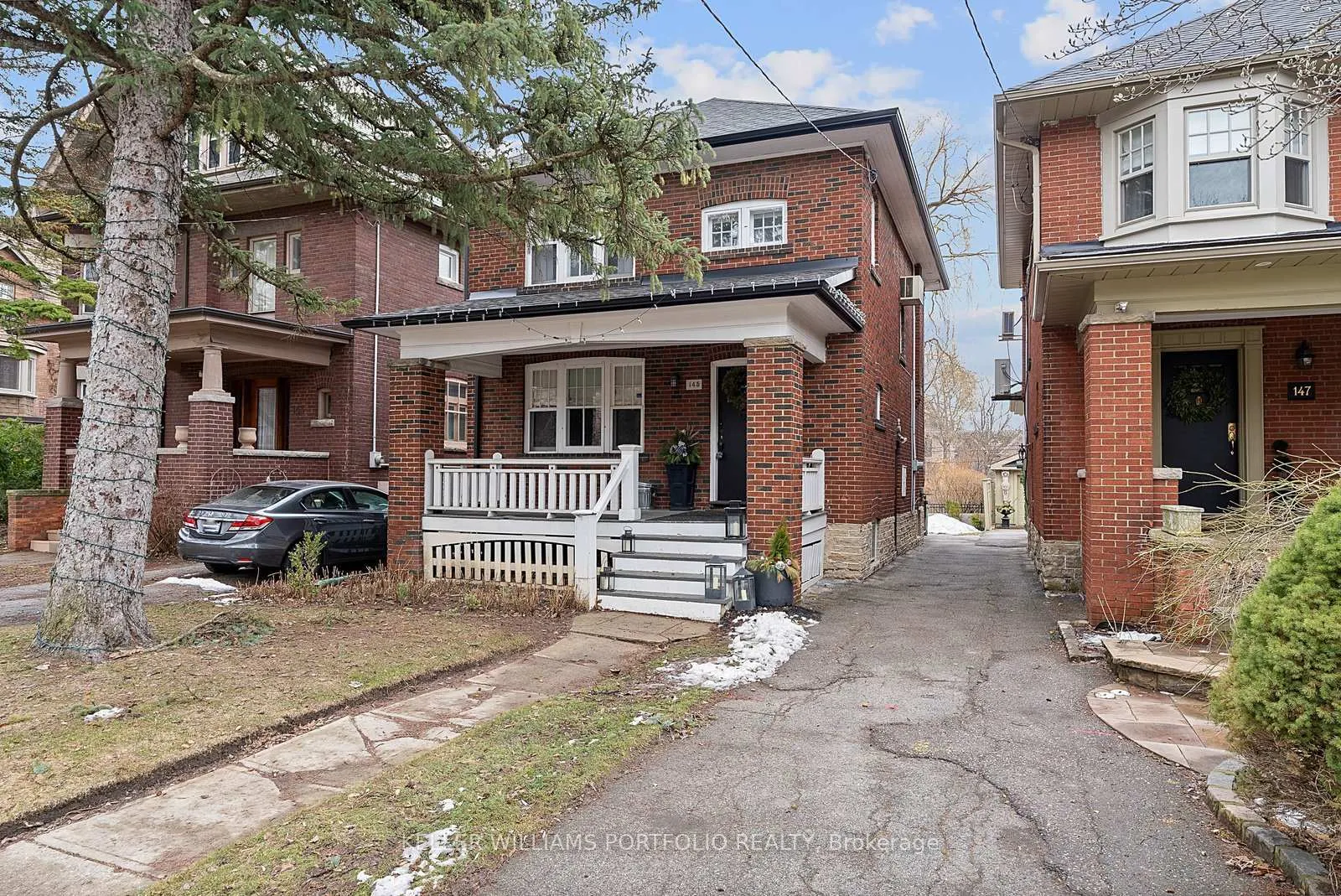 Front of 145 Glengrove Avenue W