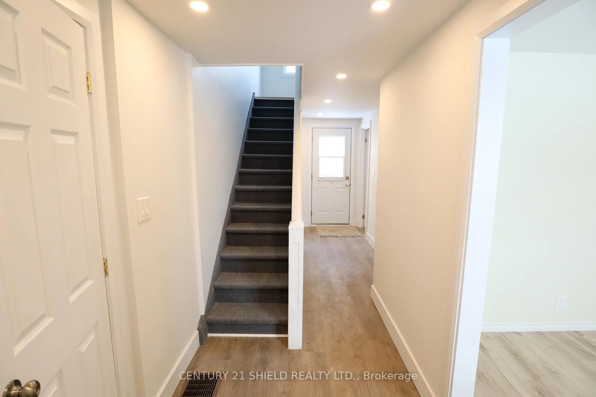 Photo 2 of 143 Carleton Street, Cornwall — HOMEH