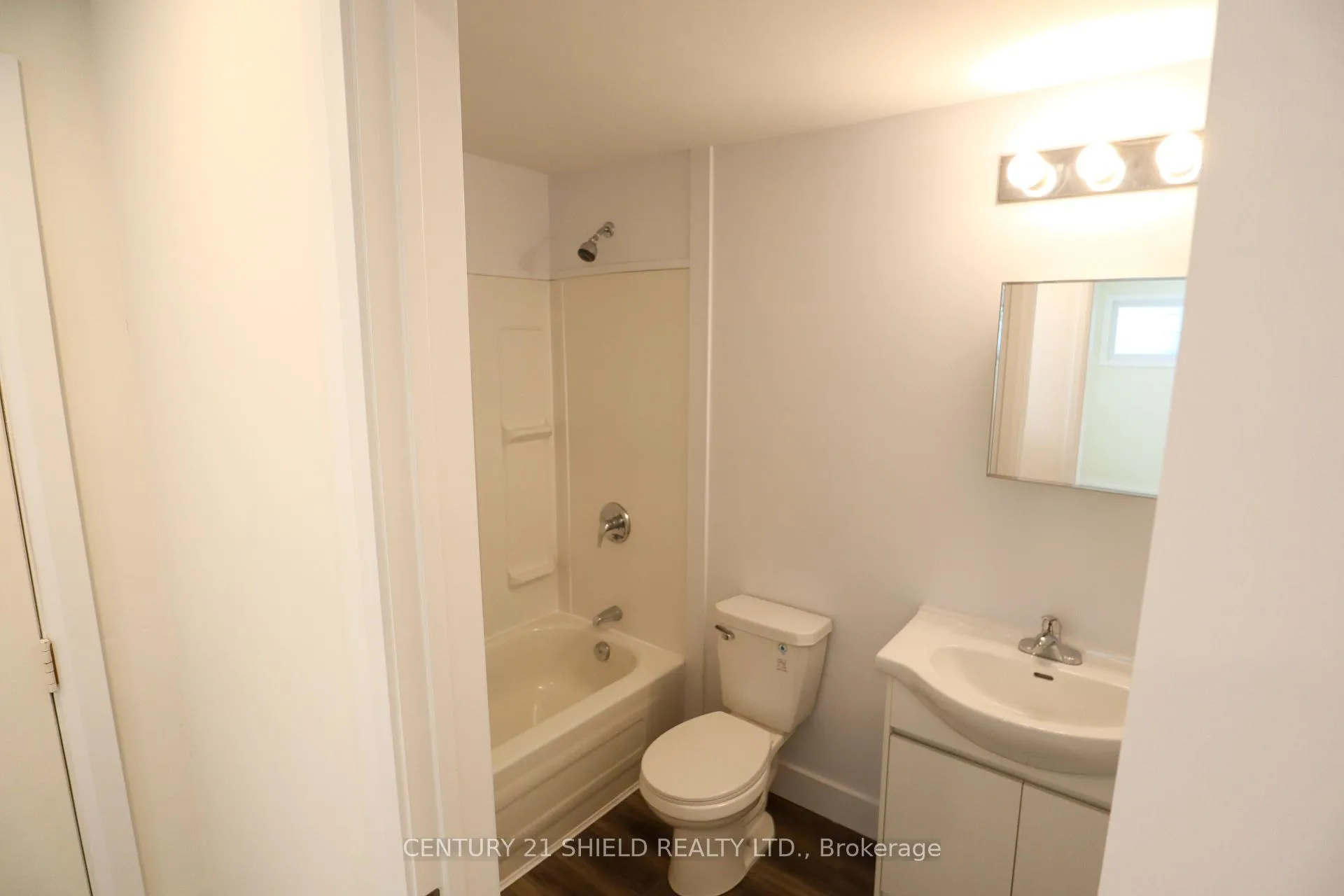 Photo 3 of 143 Carleton Street, Cornwall — HOMEH