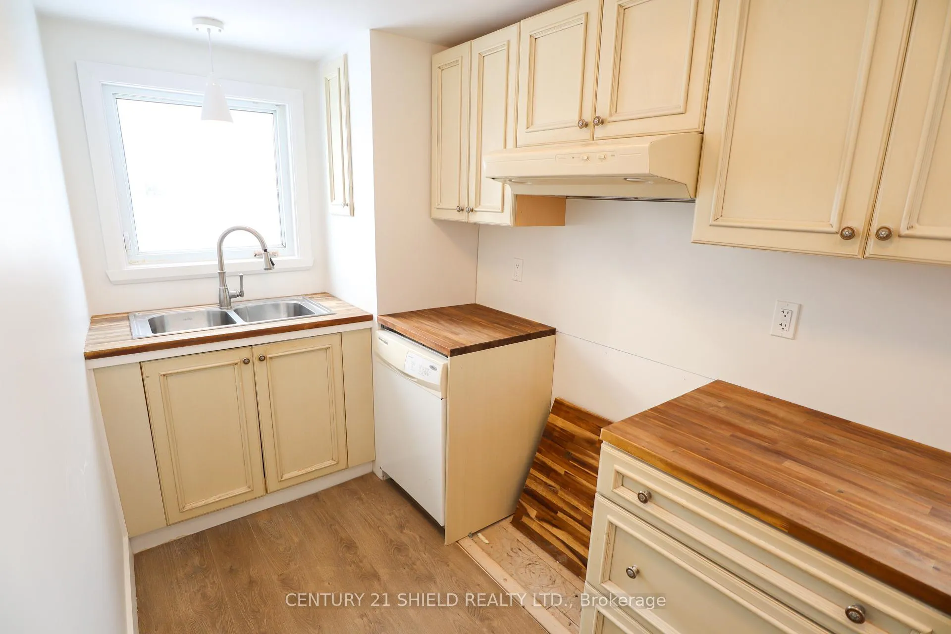 Photo 5 of 143 Carleton Street, Cornwall — HOMEH