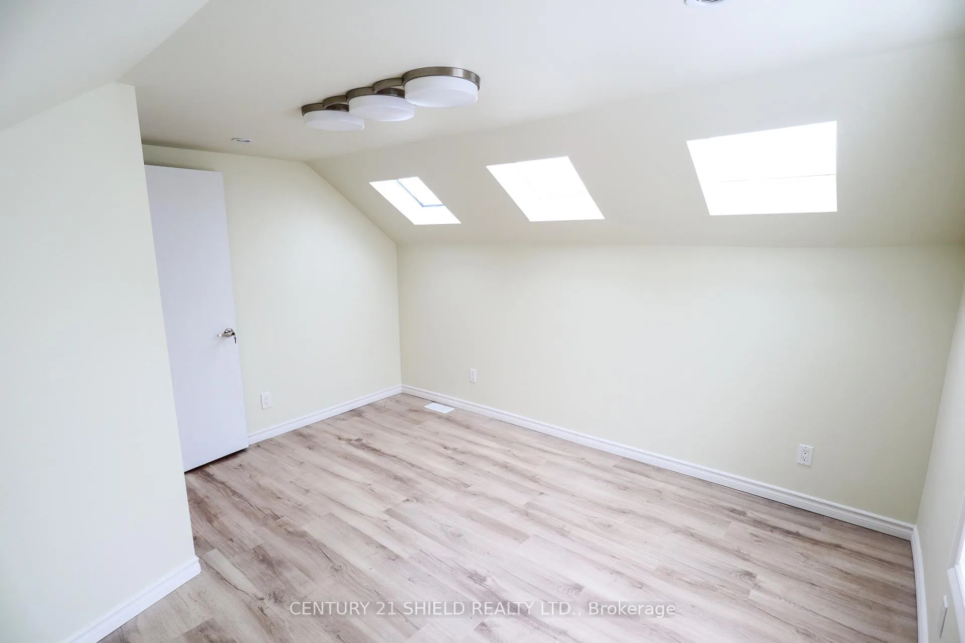 Photo 10 of 143 Carleton Street, Cornwall — HOMEH