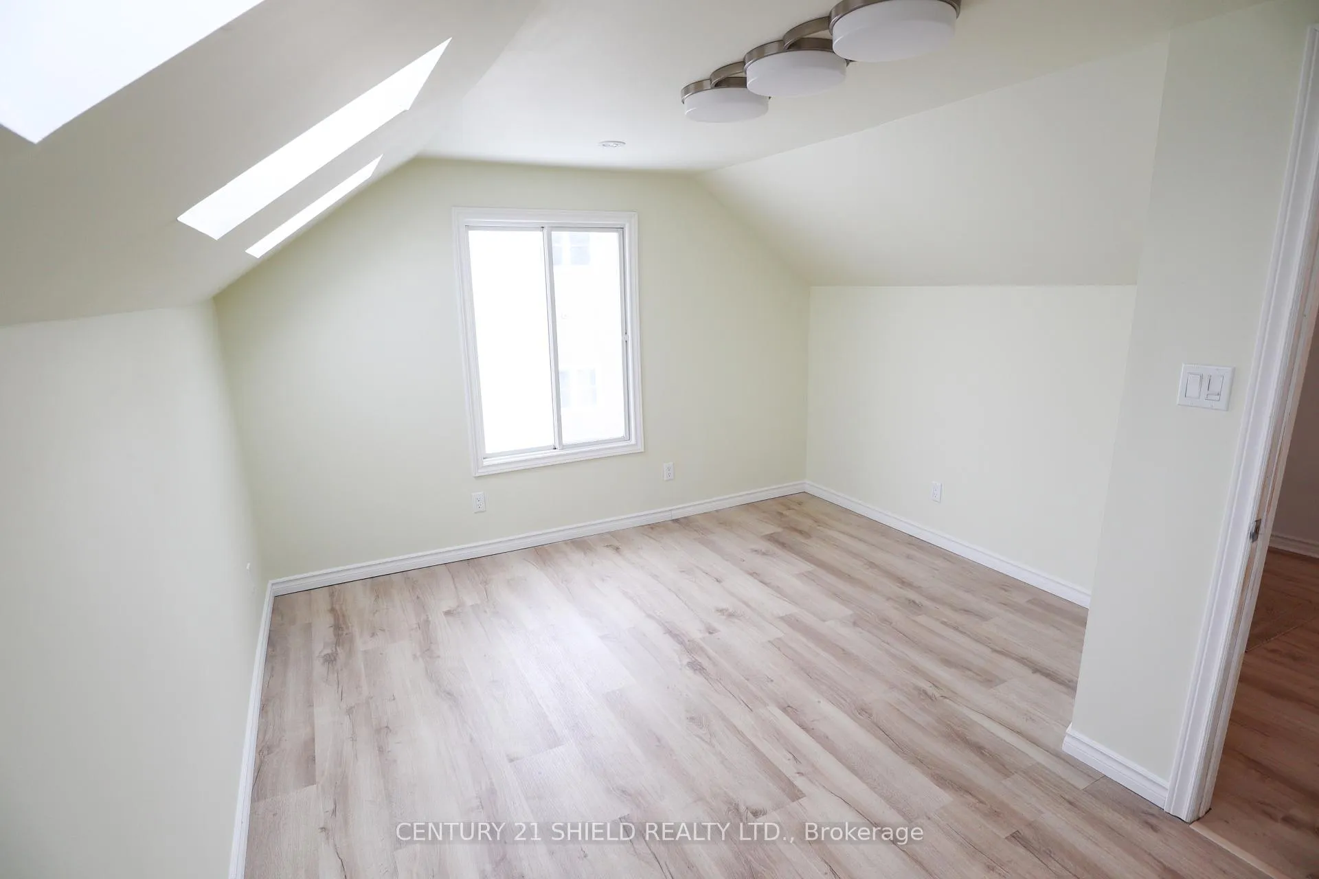 Photo 13 of 143 Carleton Street, Cornwall — HOMEH
