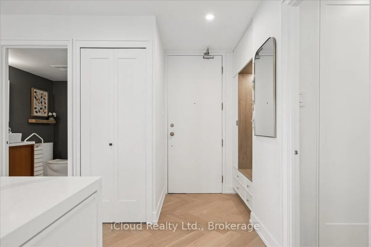 Photo 3 of Unit 805, 2210 Lakeshore Road, Burlington, Brant — HOMEH