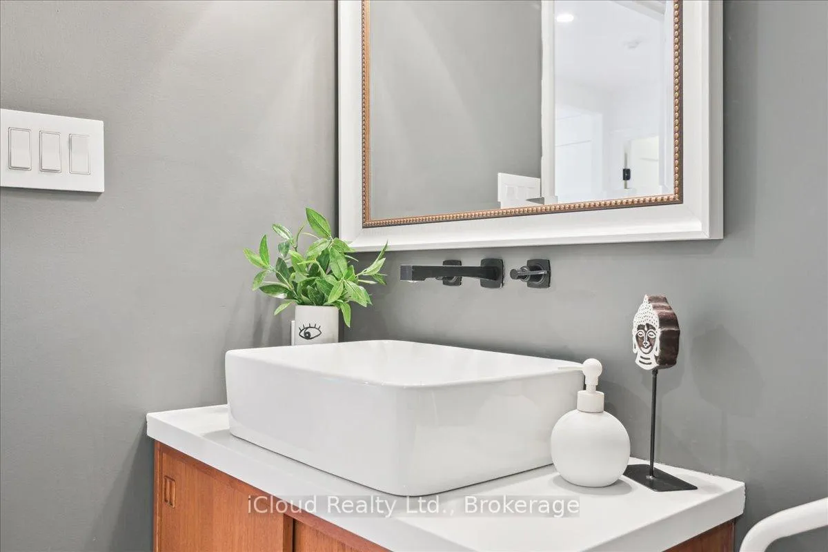 Photo 10 of Unit 805, 2210 Lakeshore Road, Burlington, Brant — HOMEH