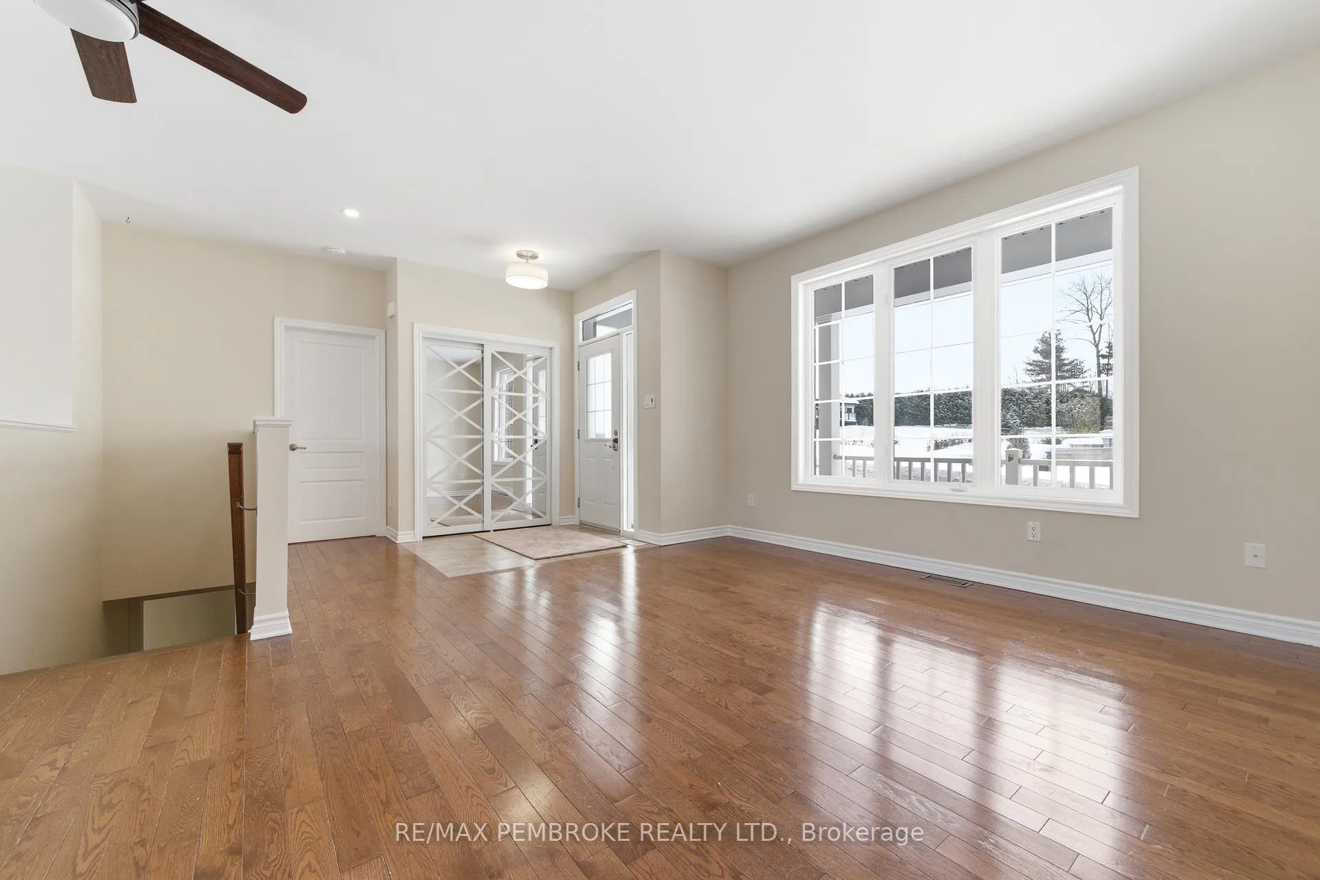 Photo 5 of 1005 Butler Boulevard, Petawawa — HOMEH