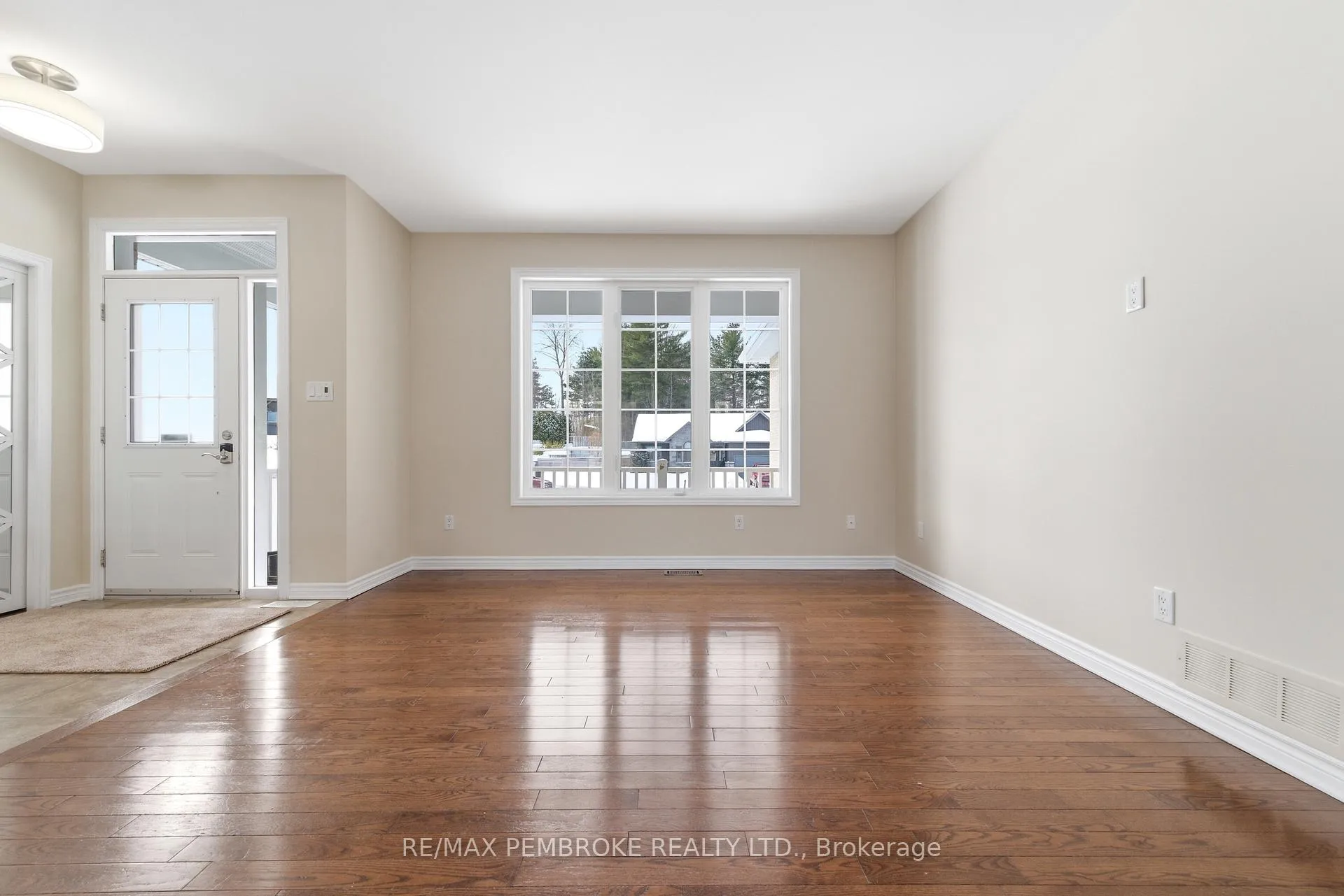 Photo 6 of 1005 Butler Boulevard, Petawawa — HOMEH