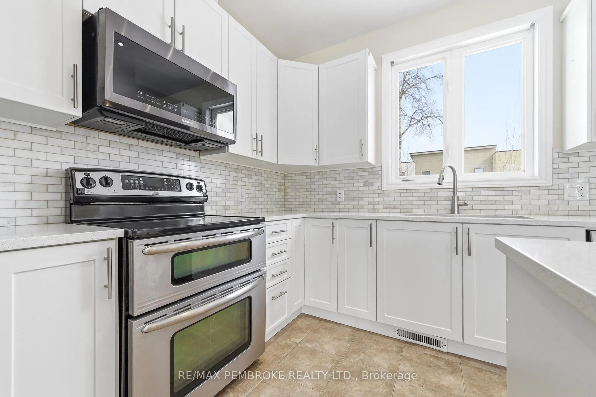 Photo 9 of 1005 Butler Boulevard, Petawawa — HOMEH