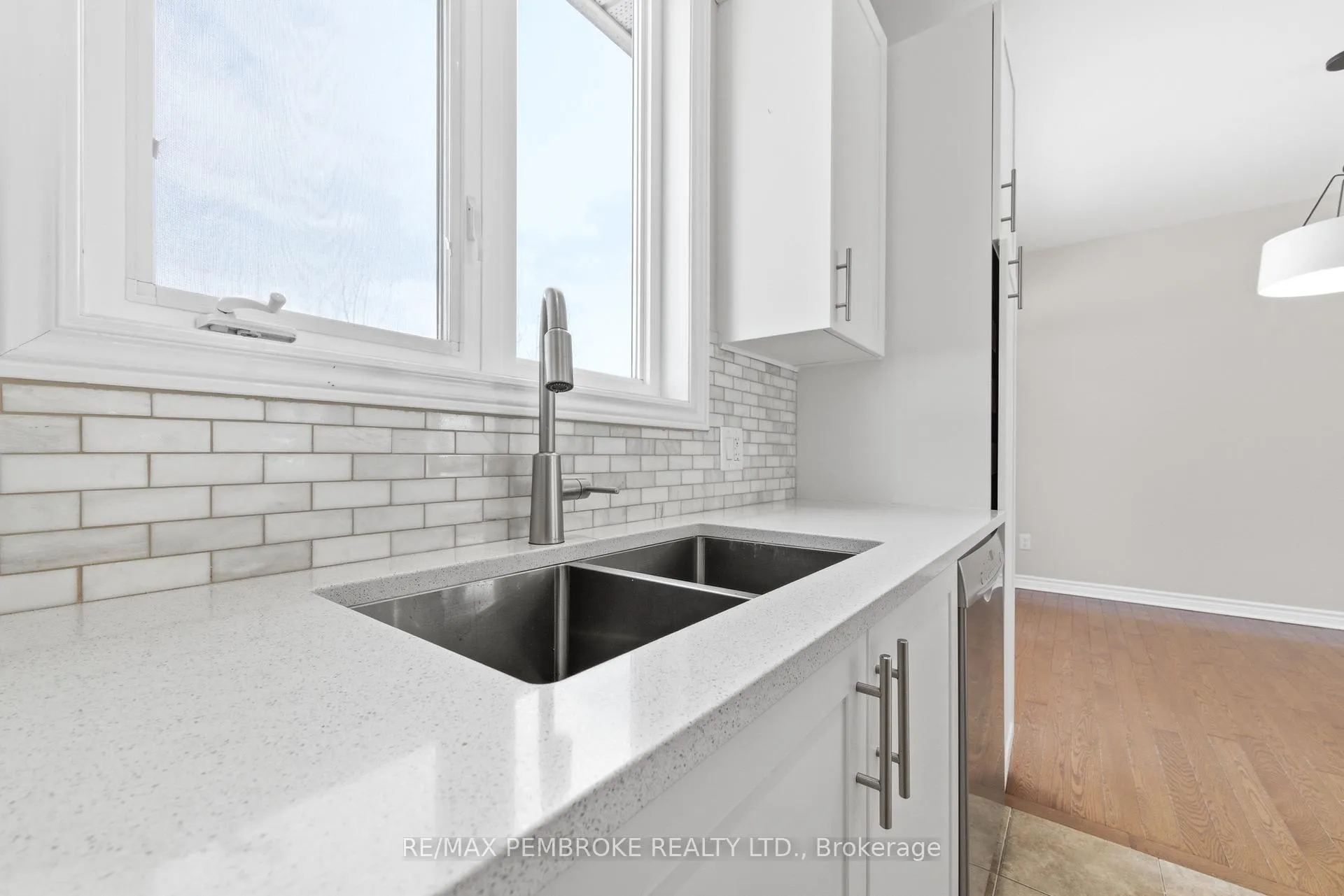 Photo 10 of 1005 Butler Boulevard, Petawawa — HOMEH