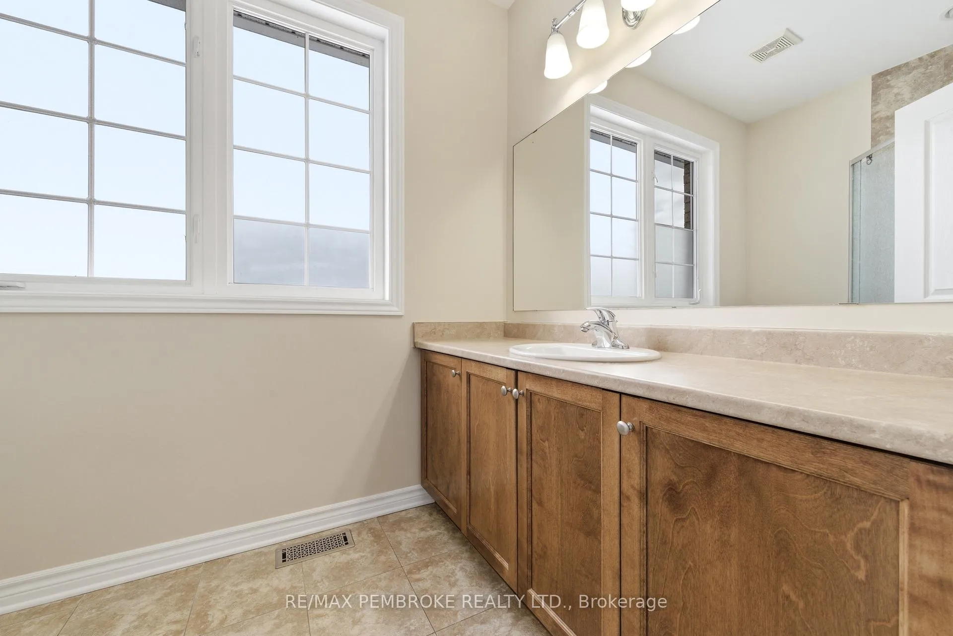 Photo 20 of 1005 Butler Boulevard, Petawawa — HOMEH