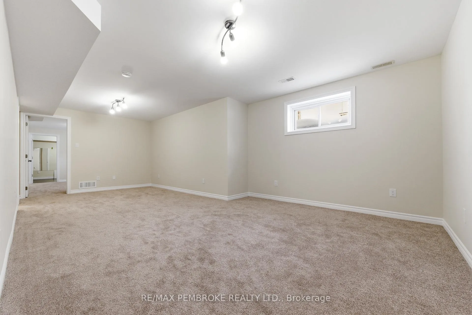 Photo 25 of 1005 Butler Boulevard, Petawawa — HOMEH