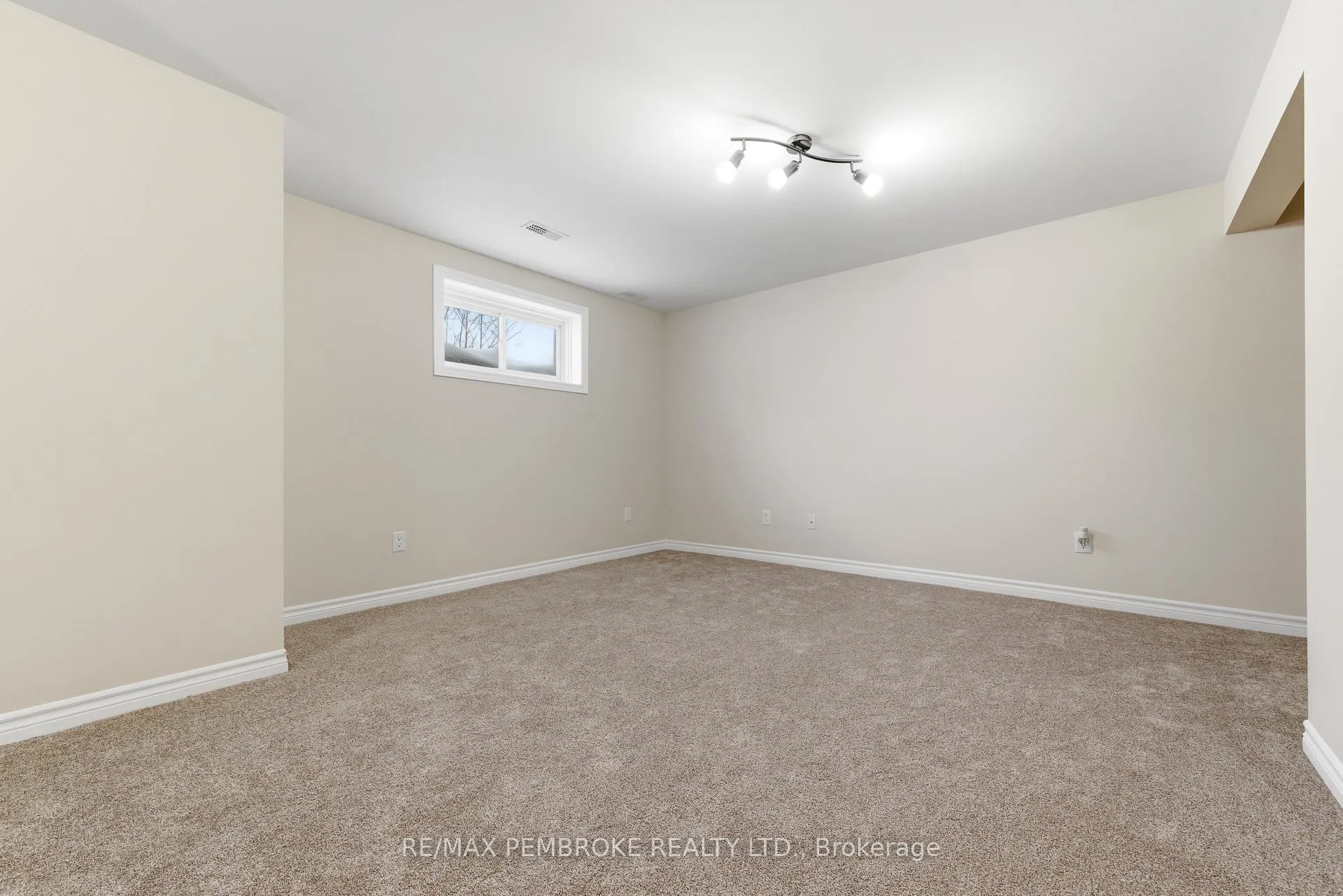 Photo 27 of 1005 Butler Boulevard, Petawawa — HOMEH