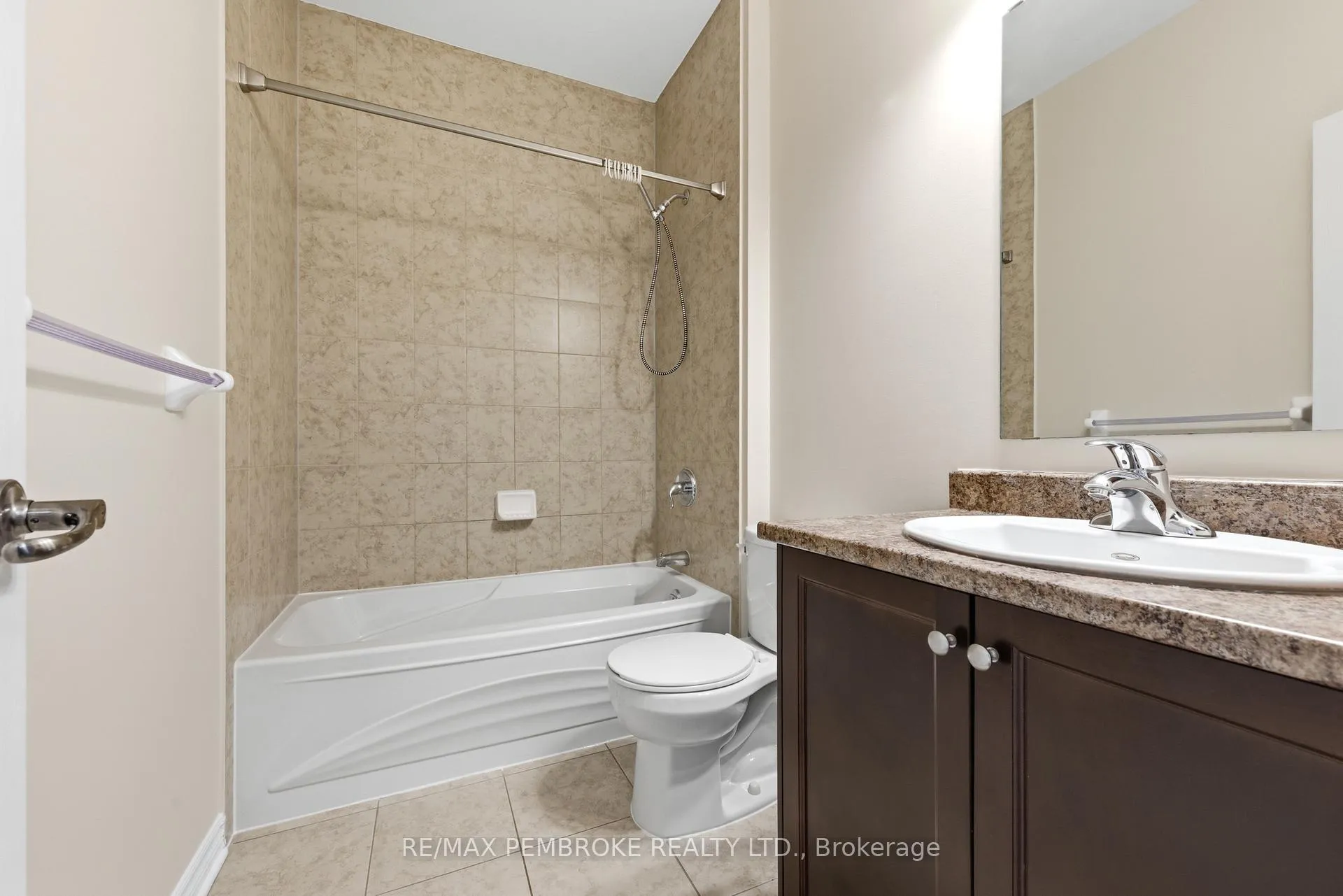 Photo 30 of 1005 Butler Boulevard, Petawawa — HOMEH