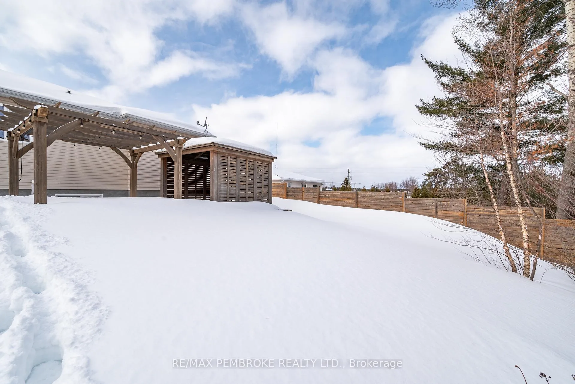 Photo 36 of 1005 Butler Boulevard, Petawawa — HOMEH