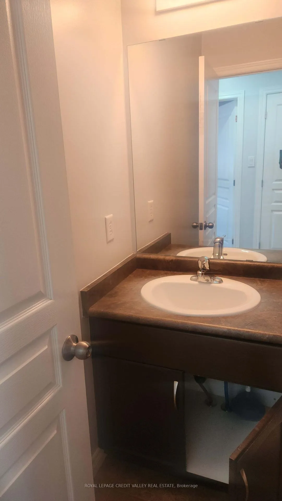 Photo 46 of 127 Donald Bell Drive, Hamilton, Binbrook — HOMEH