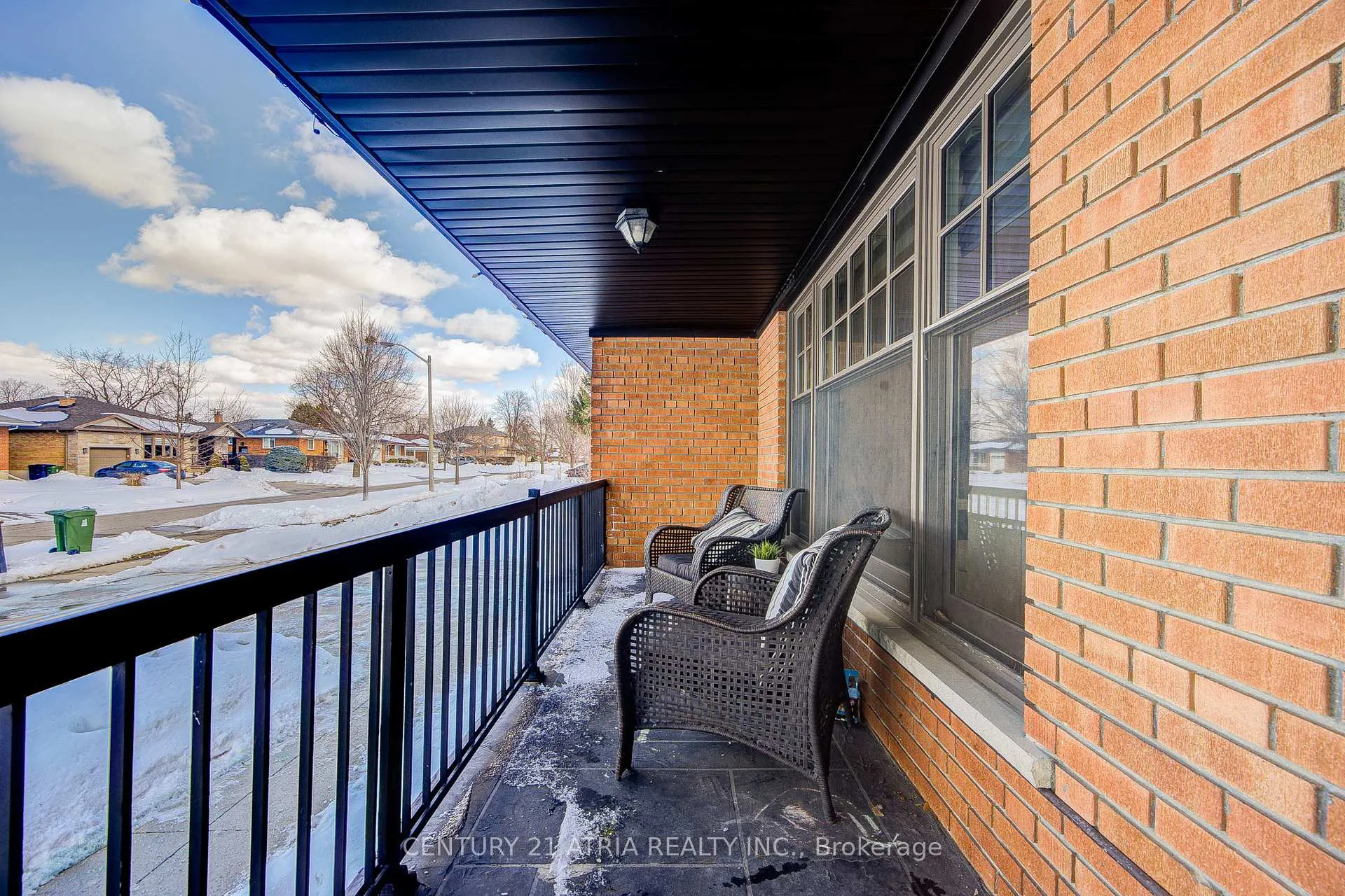 Photo 3 of 23 Ladbrooke Road, Etobicoke, Willowridge-Martingrove-Richview — HOMEH