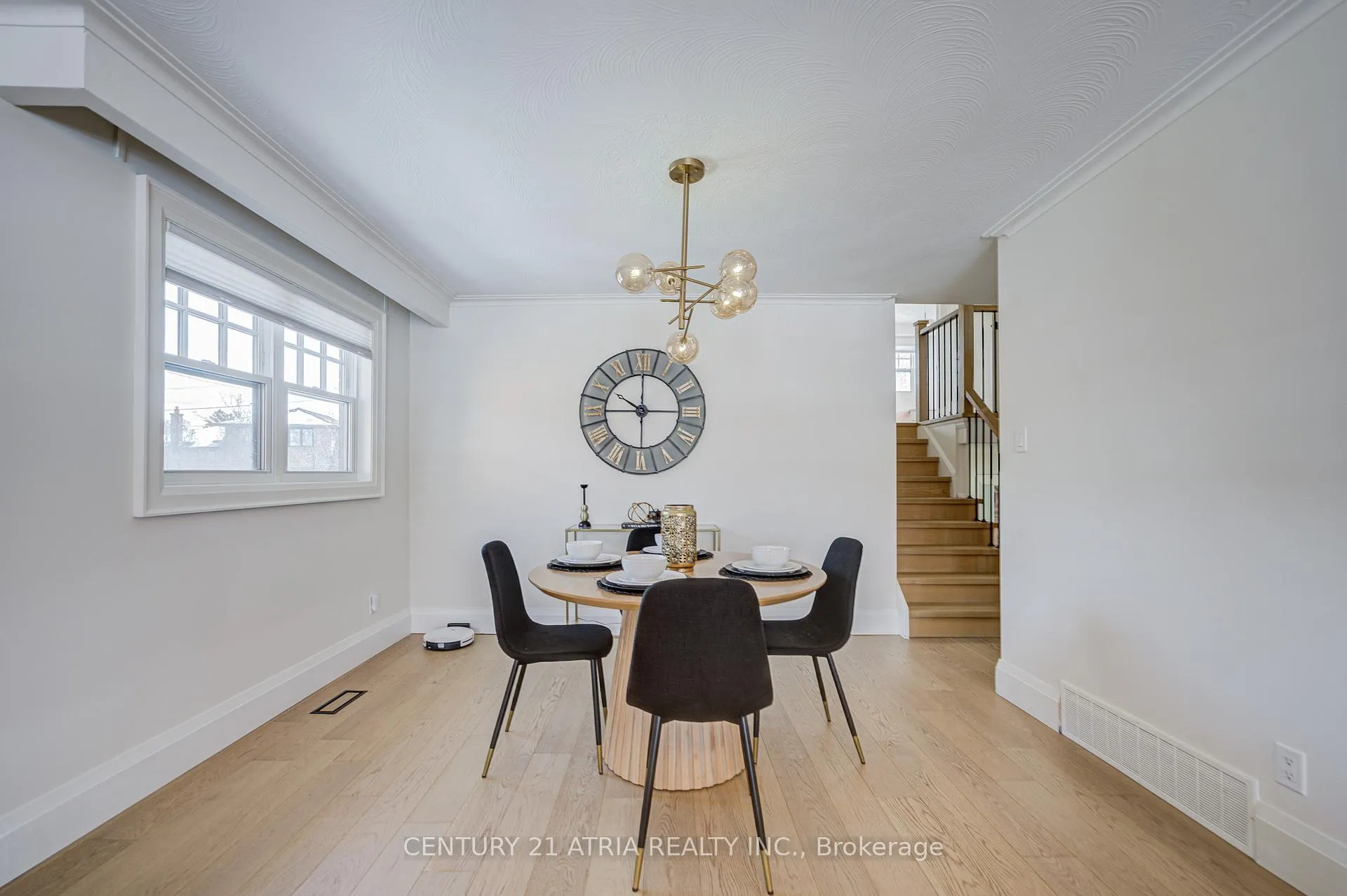 Photo 8 of 23 Ladbrooke Road, Etobicoke, Willowridge-Martingrove-Richview — HOMEH