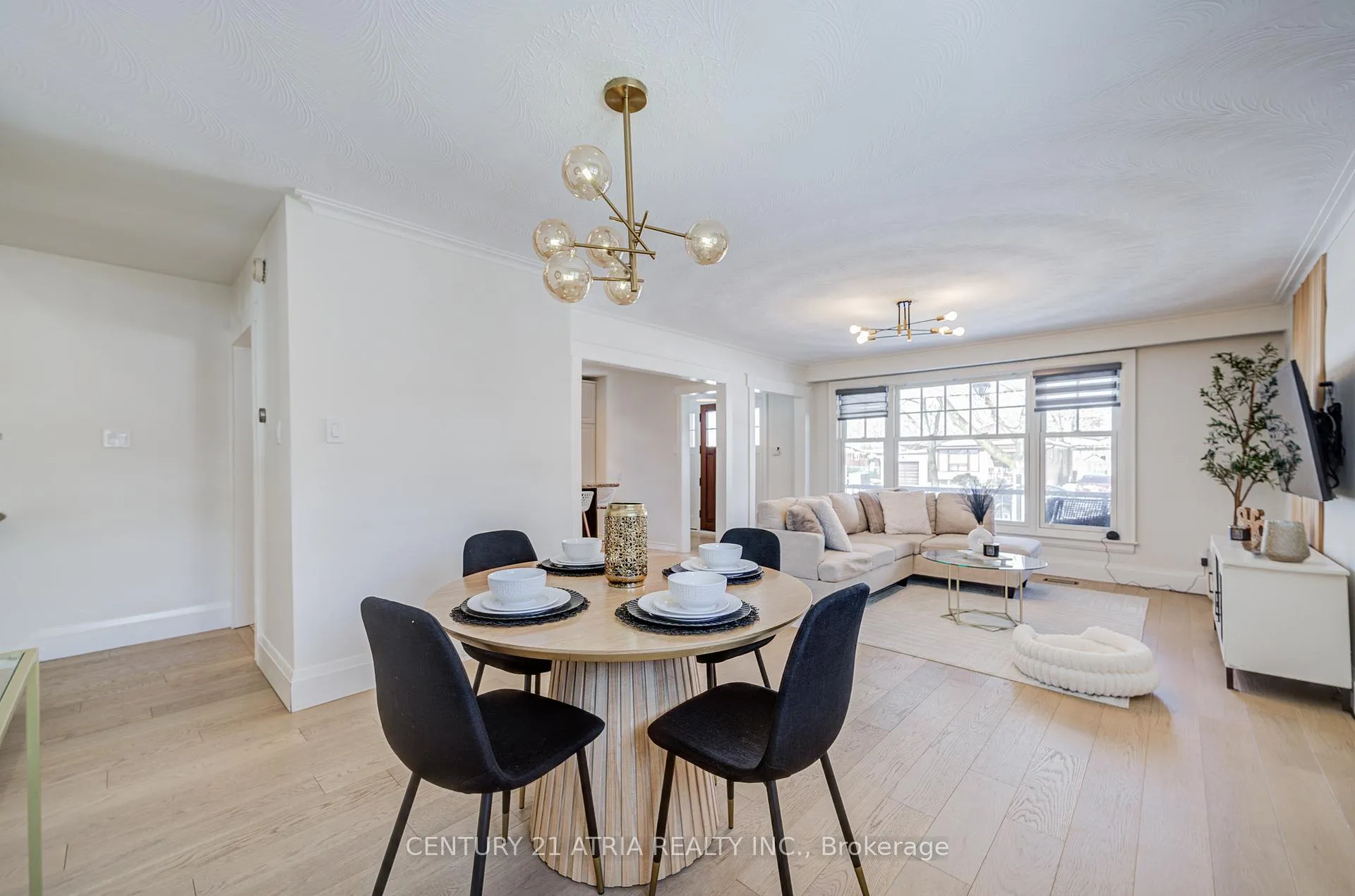 Photo 9 of 23 Ladbrooke Road, Etobicoke, Willowridge-Martingrove-Richview — HOMEH