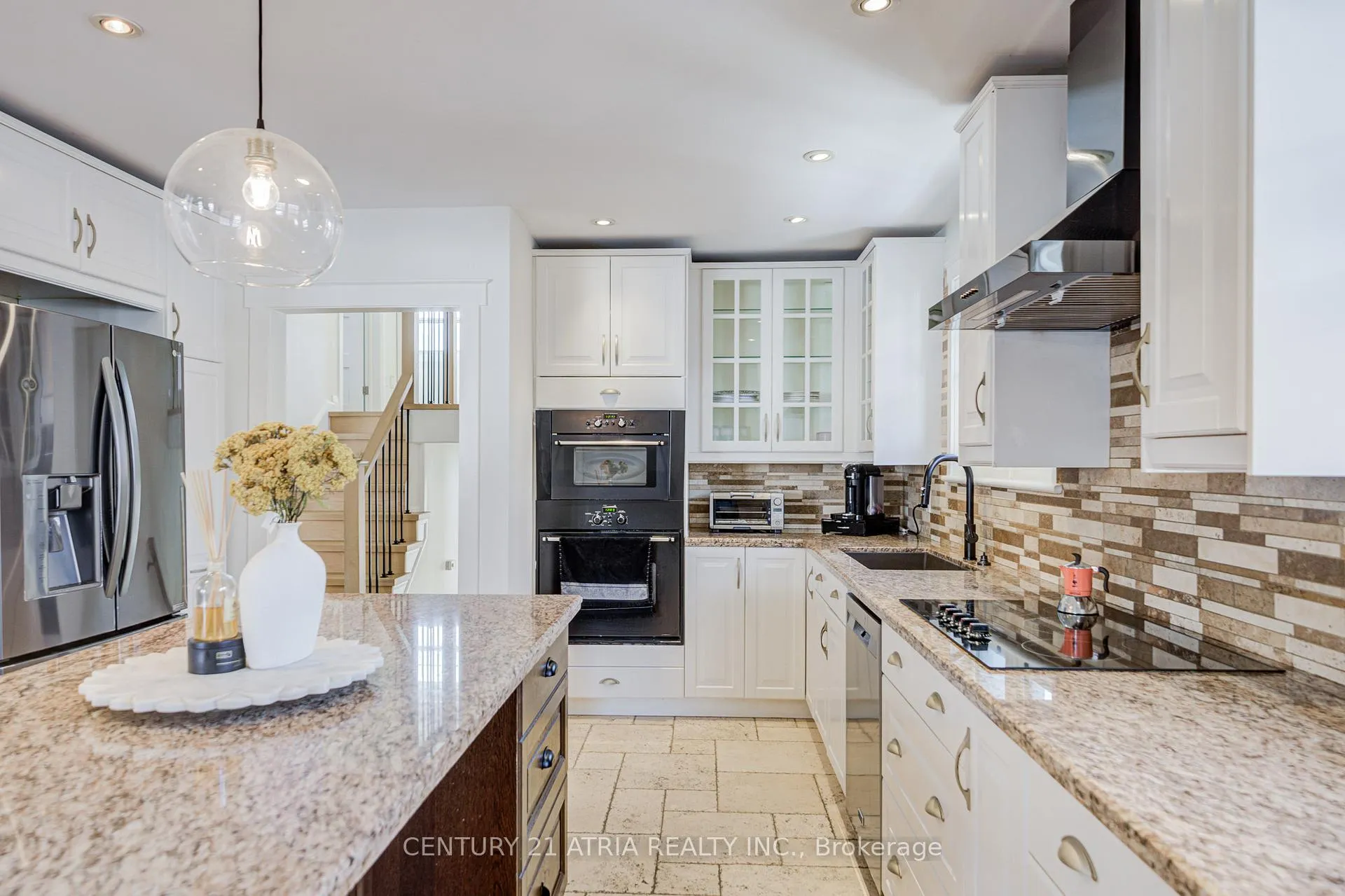 Photo 10 of 23 Ladbrooke Road, Etobicoke, Willowridge-Martingrove-Richview — HOMEH