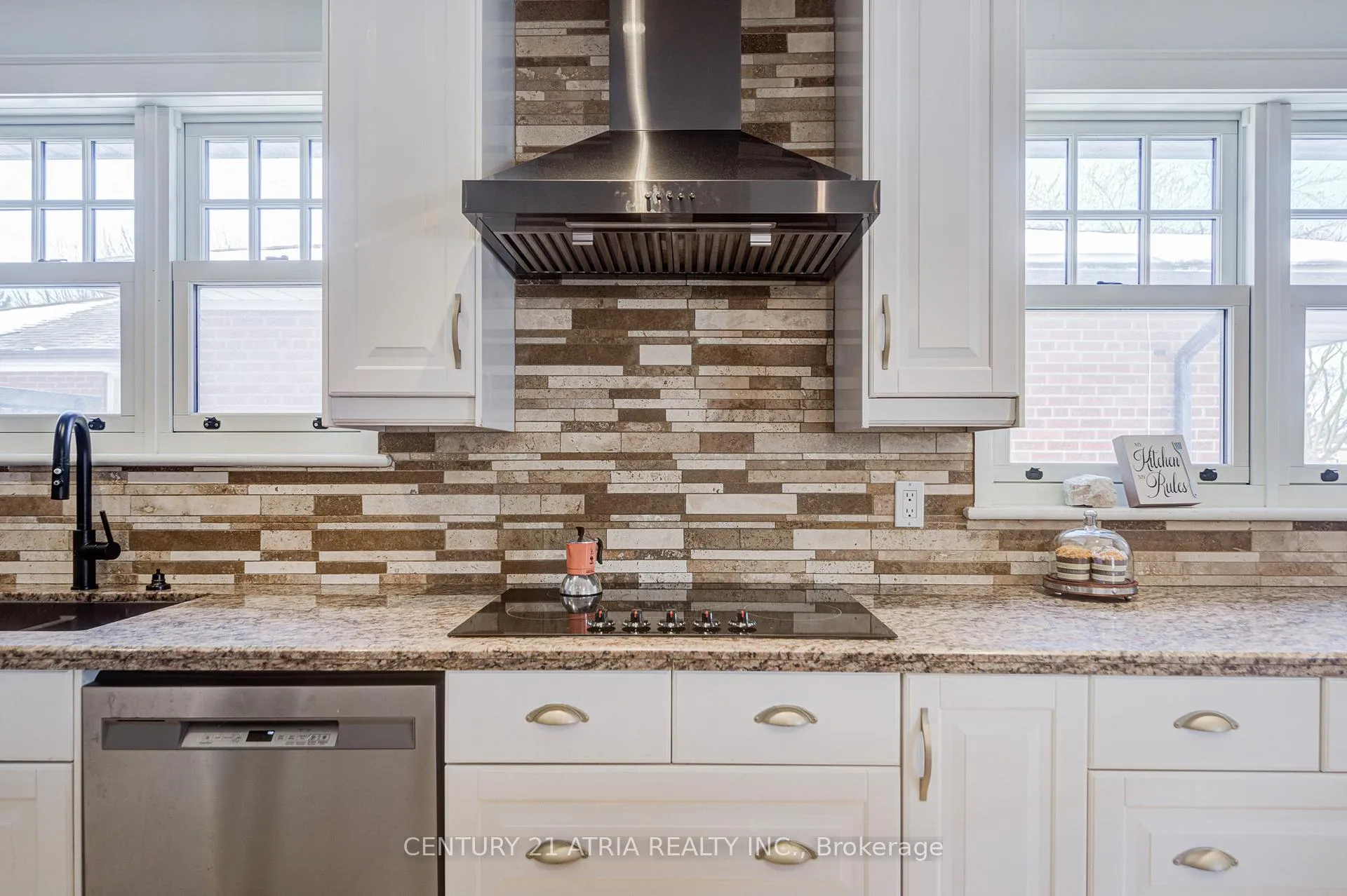 Photo 11 of 23 Ladbrooke Road, Etobicoke, Willowridge-Martingrove-Richview — HOMEH