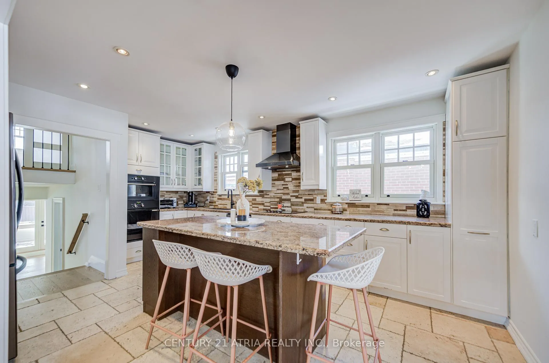 Photo 13 of 23 Ladbrooke Road, Etobicoke, Willowridge-Martingrove-Richview — HOMEH