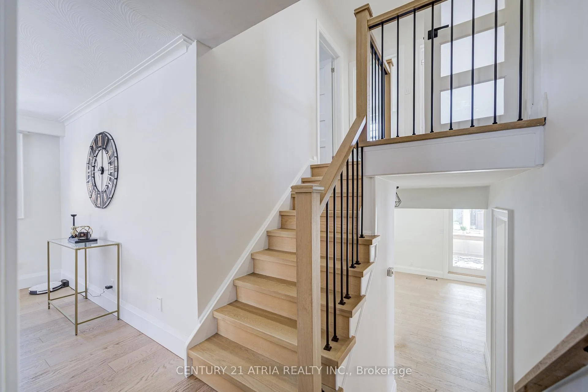 Photo 15 of 23 Ladbrooke Road, Etobicoke, Willowridge-Martingrove-Richview — HOMEH