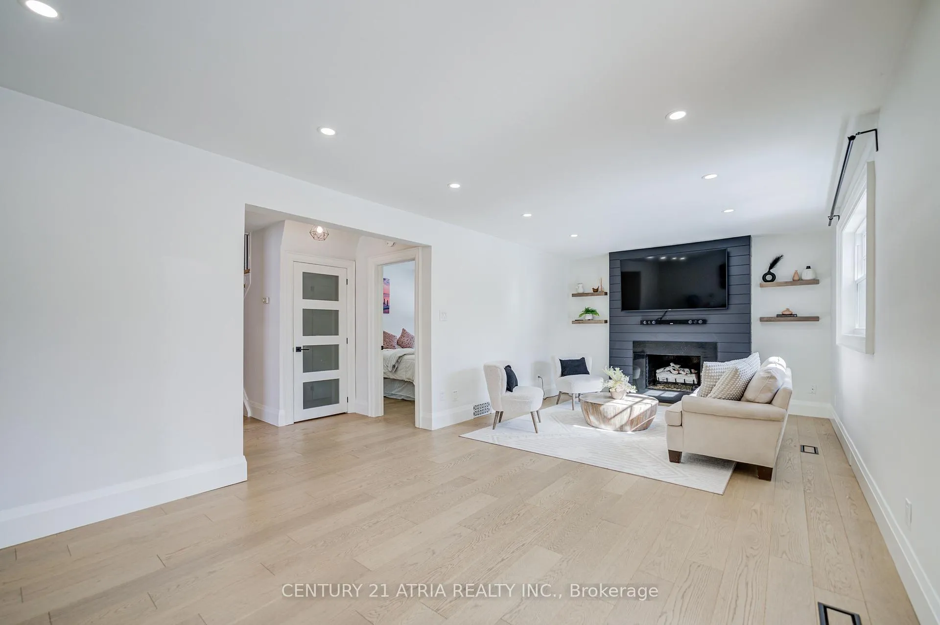 Photo 19 of 23 Ladbrooke Road, Etobicoke, Willowridge-Martingrove-Richview — HOMEH