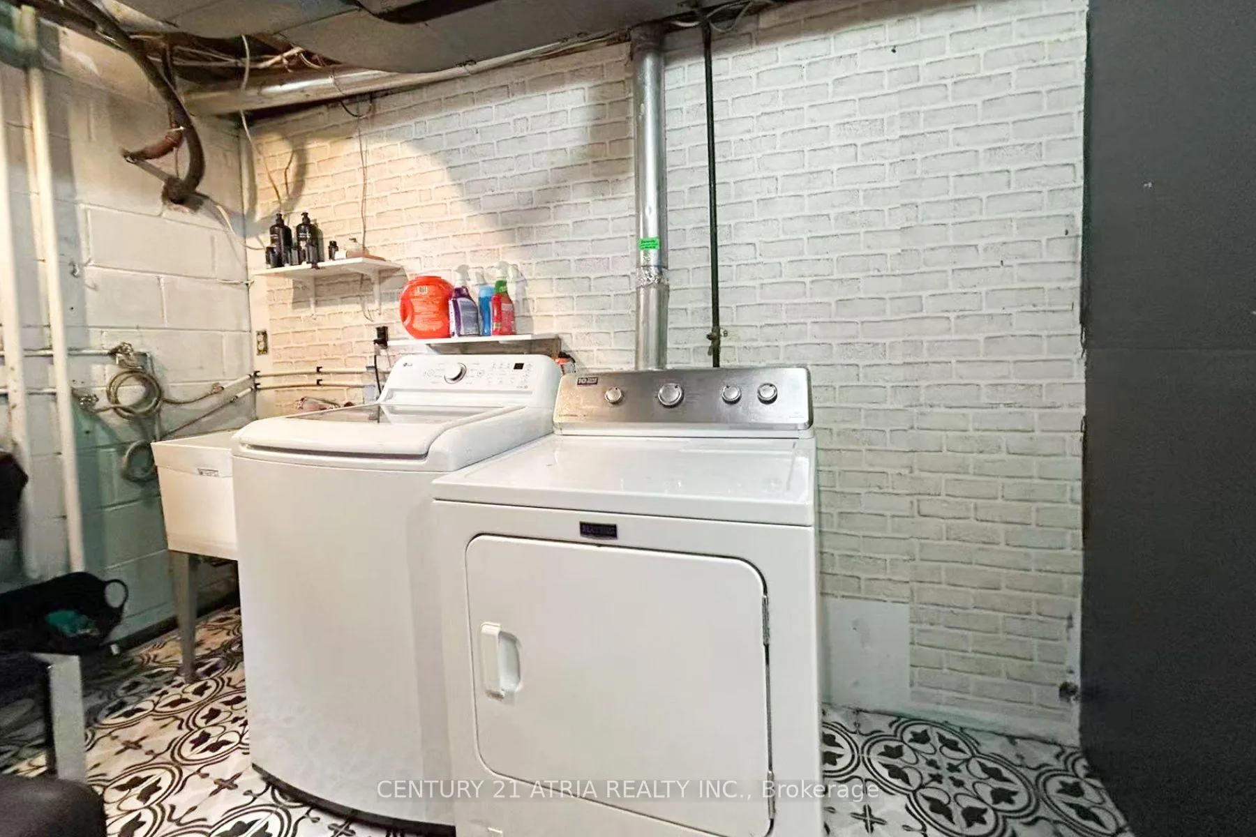Photo 37 of 23 Ladbrooke Road, Etobicoke, Willowridge-Martingrove-Richview — HOMEH