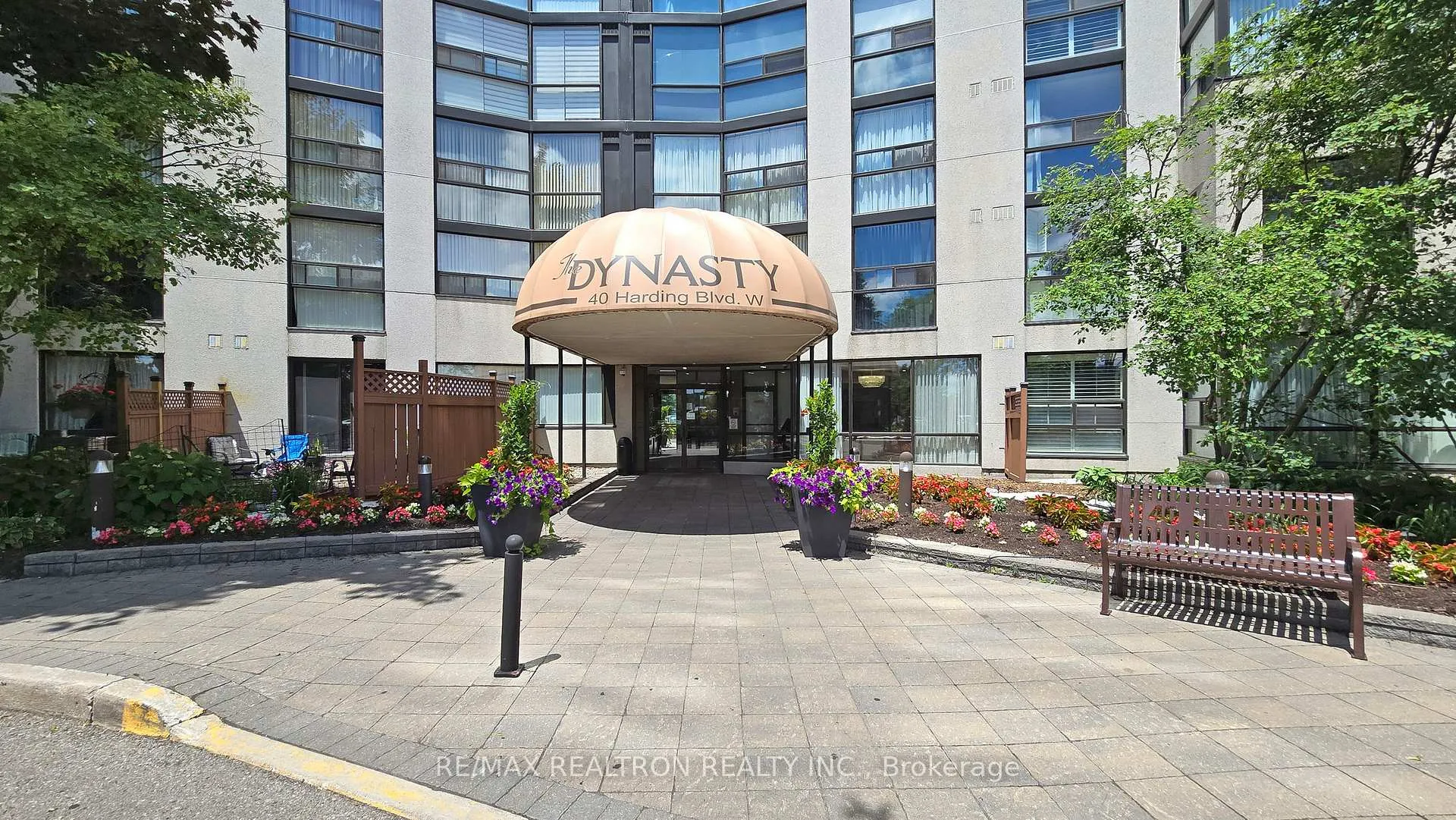 Front of Unit 404, 40 Harding Boulevard W