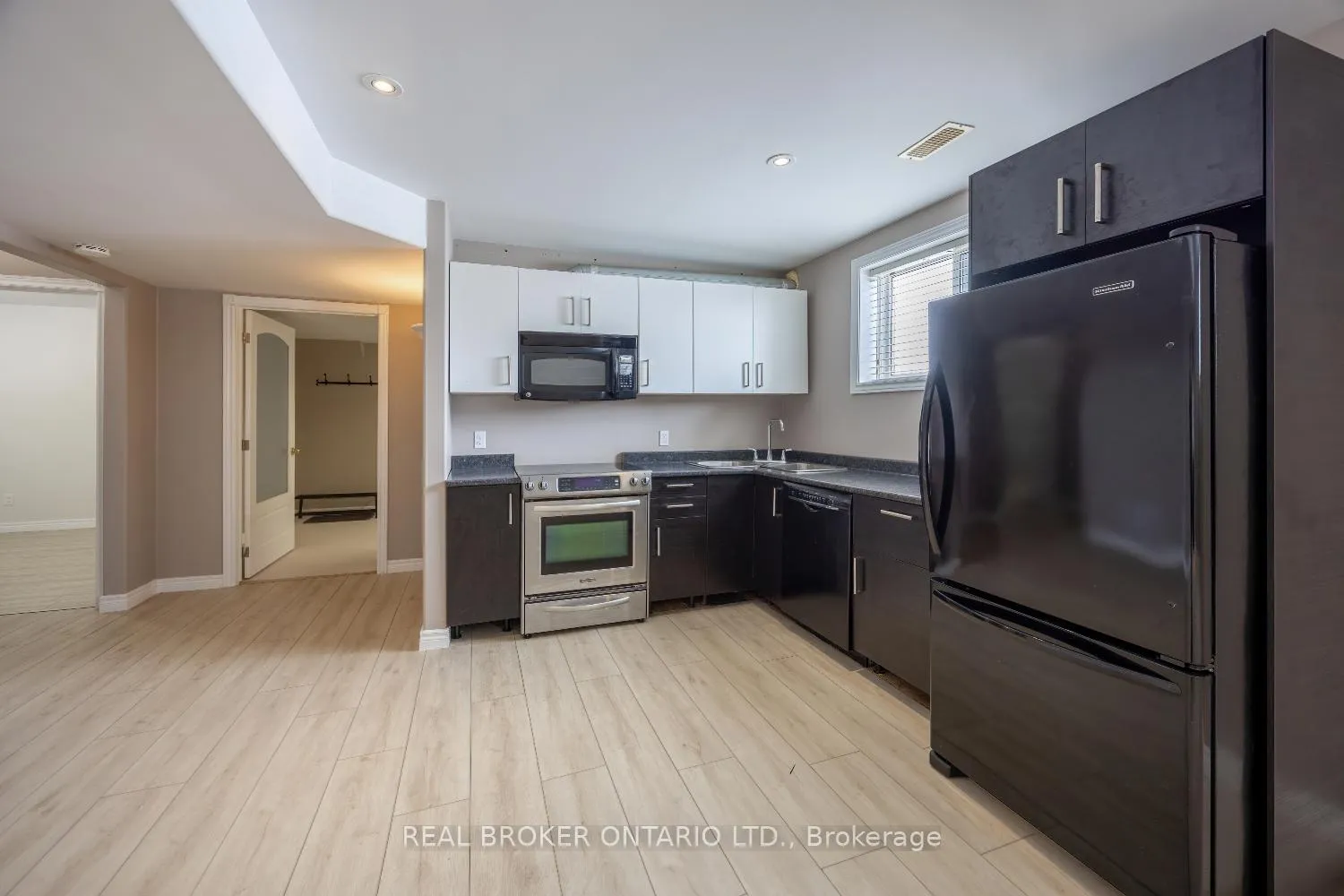 Photo 4 of Unit Lower, 2560 Denure Drive, Peterborough, Monaghan Ward 2 — HOMEH