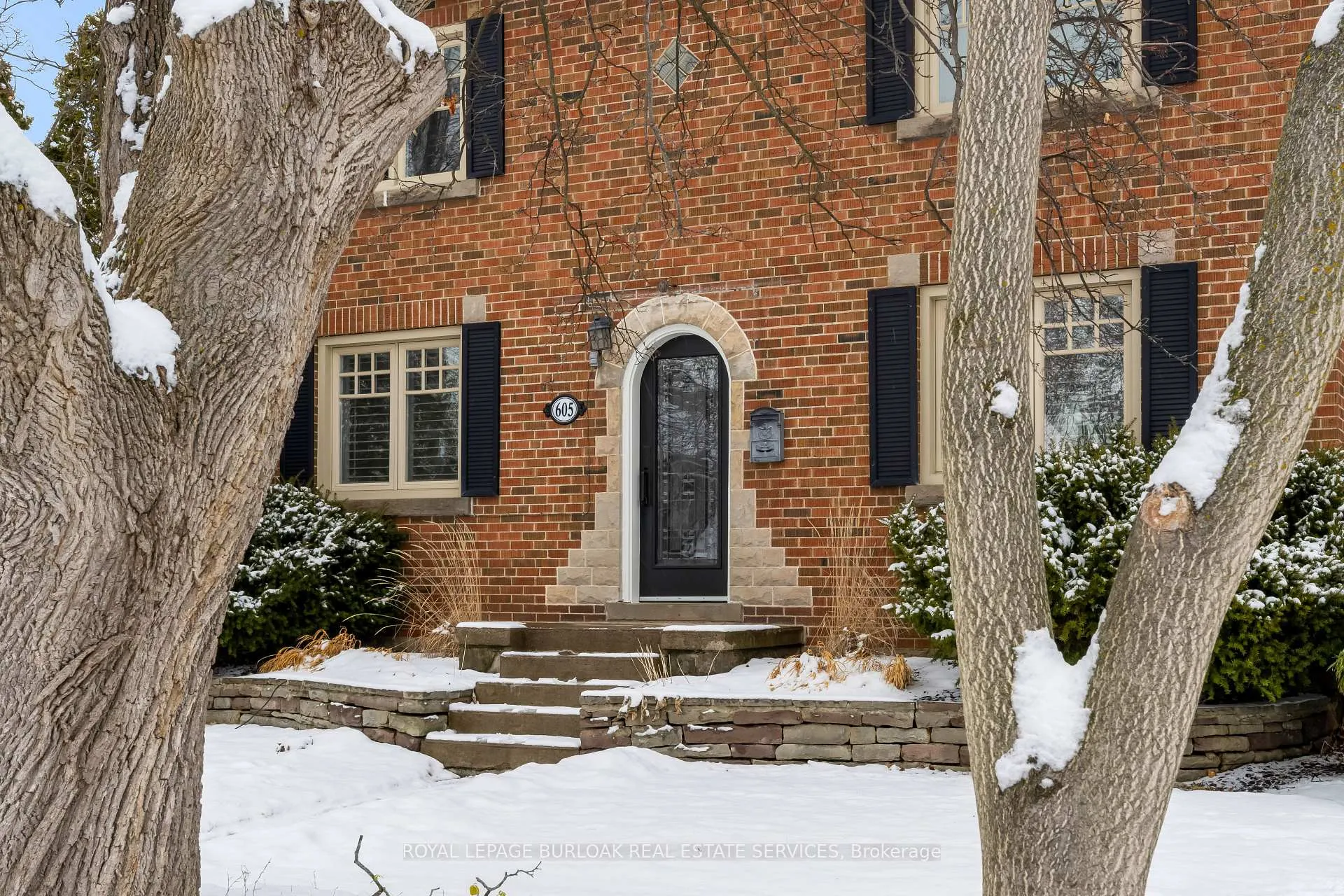 Photo 3 of 605 Emerald Street, Burlington, Brant — HOMEH