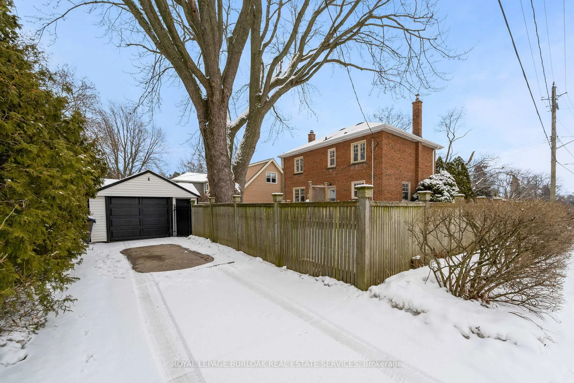 Photo 5 of 605 Emerald Street, Burlington, Brant — HOMEH