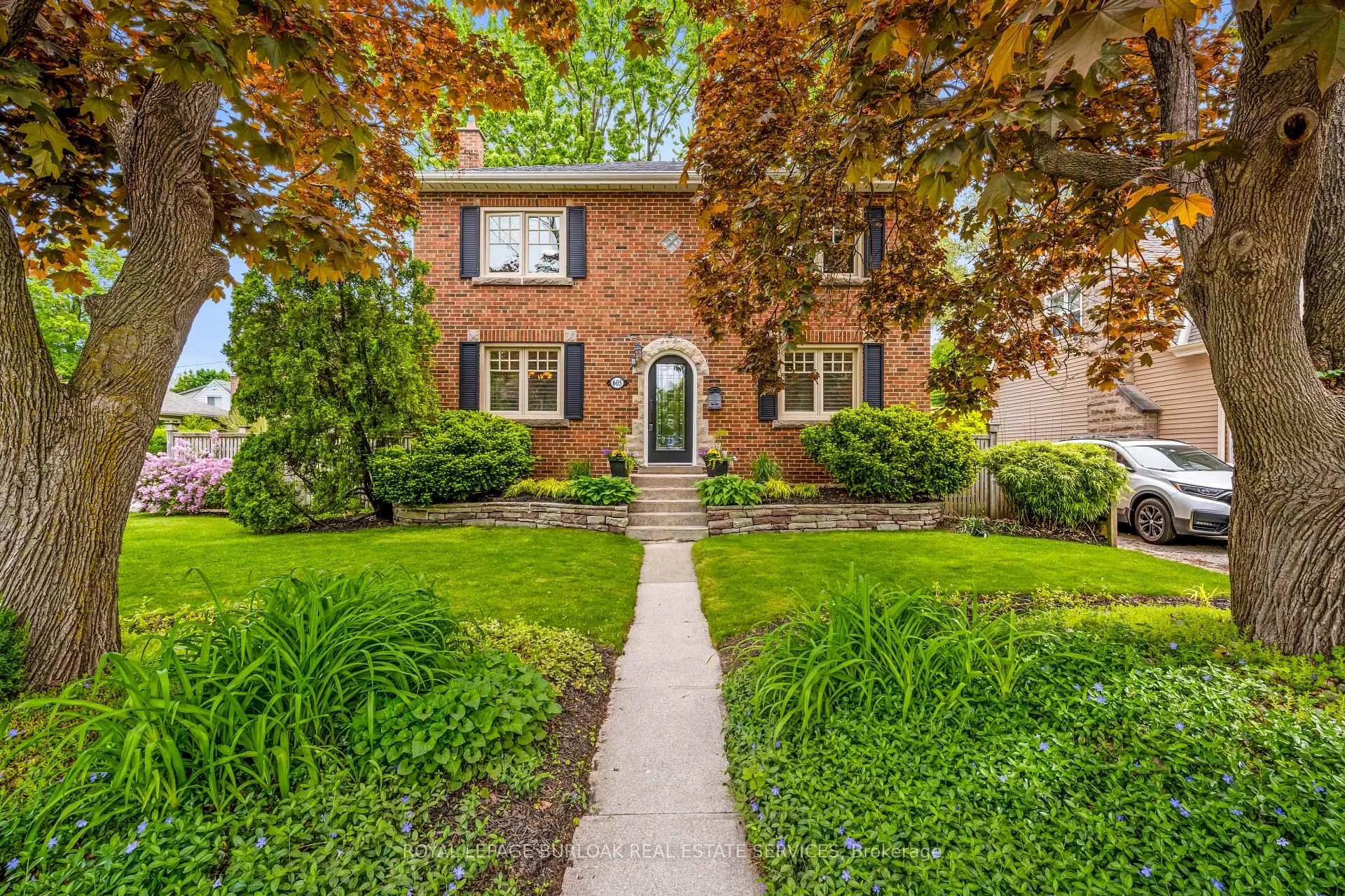 Photo 7 of 605 Emerald Street, Burlington, Brant — HOMEH