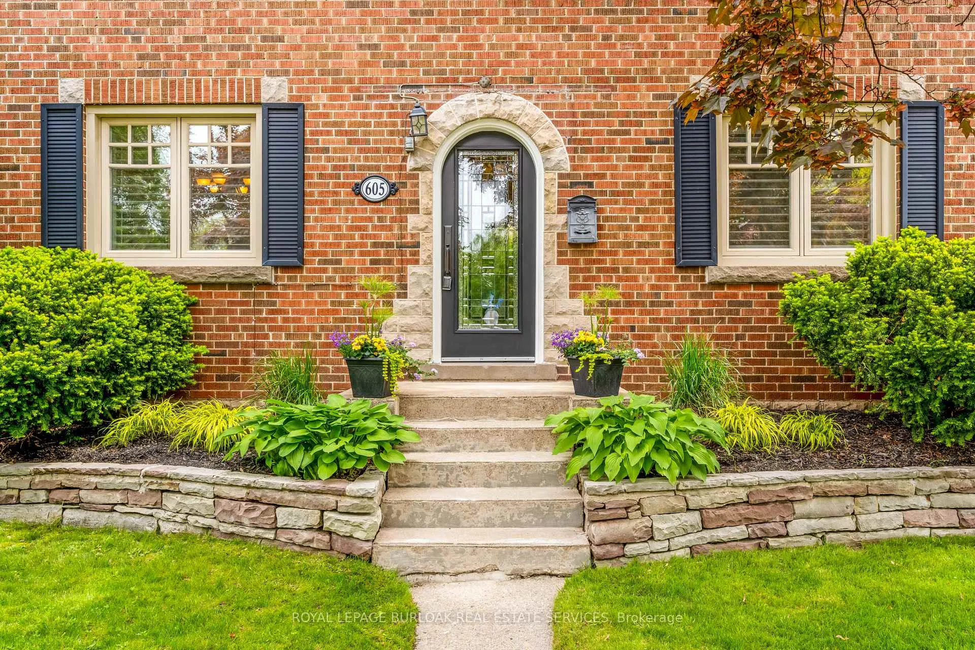 Photo 9 of 605 Emerald Street, Burlington, Brant — HOMEH