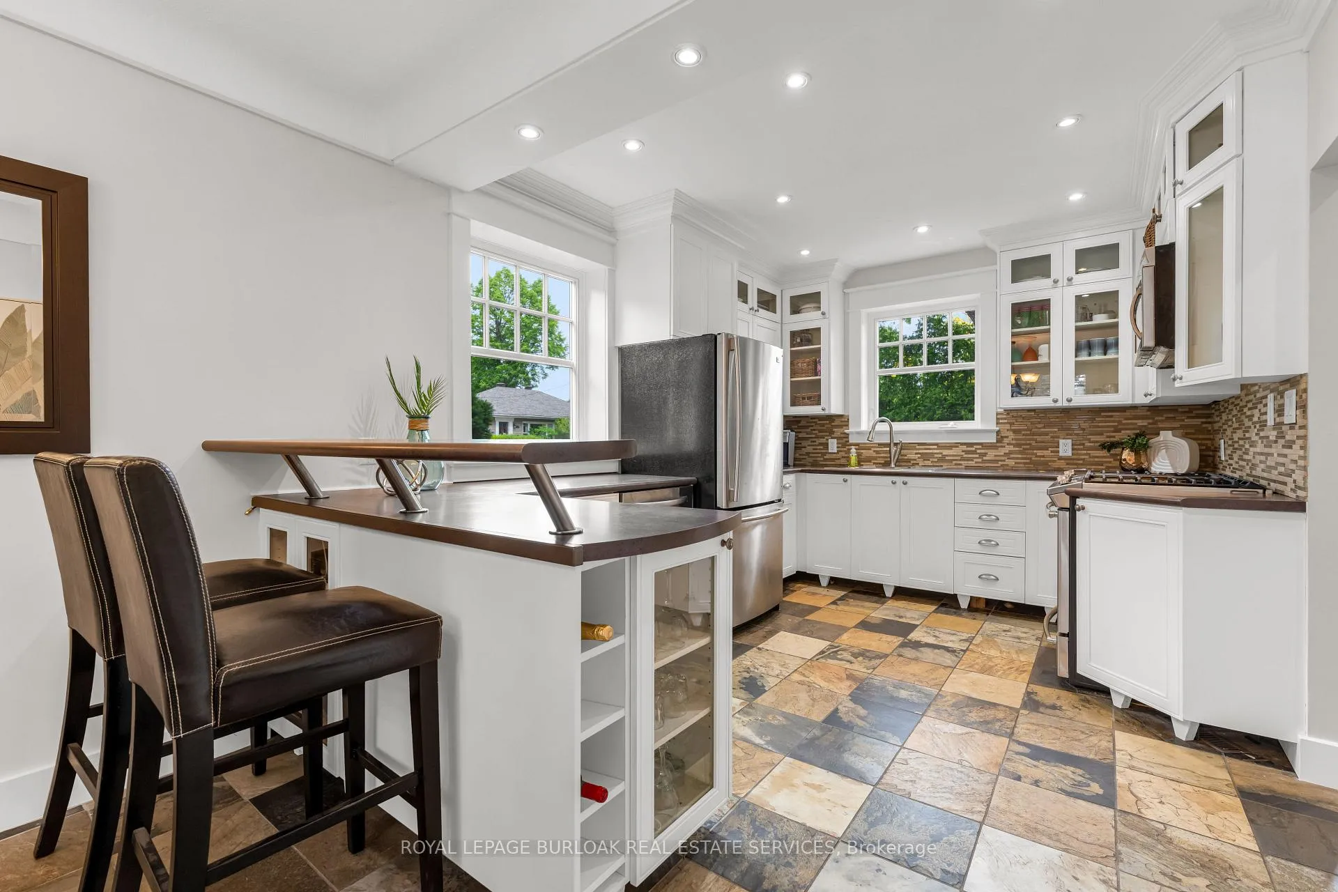 Photo 15 of 605 Emerald Street, Burlington, Brant — HOMEH