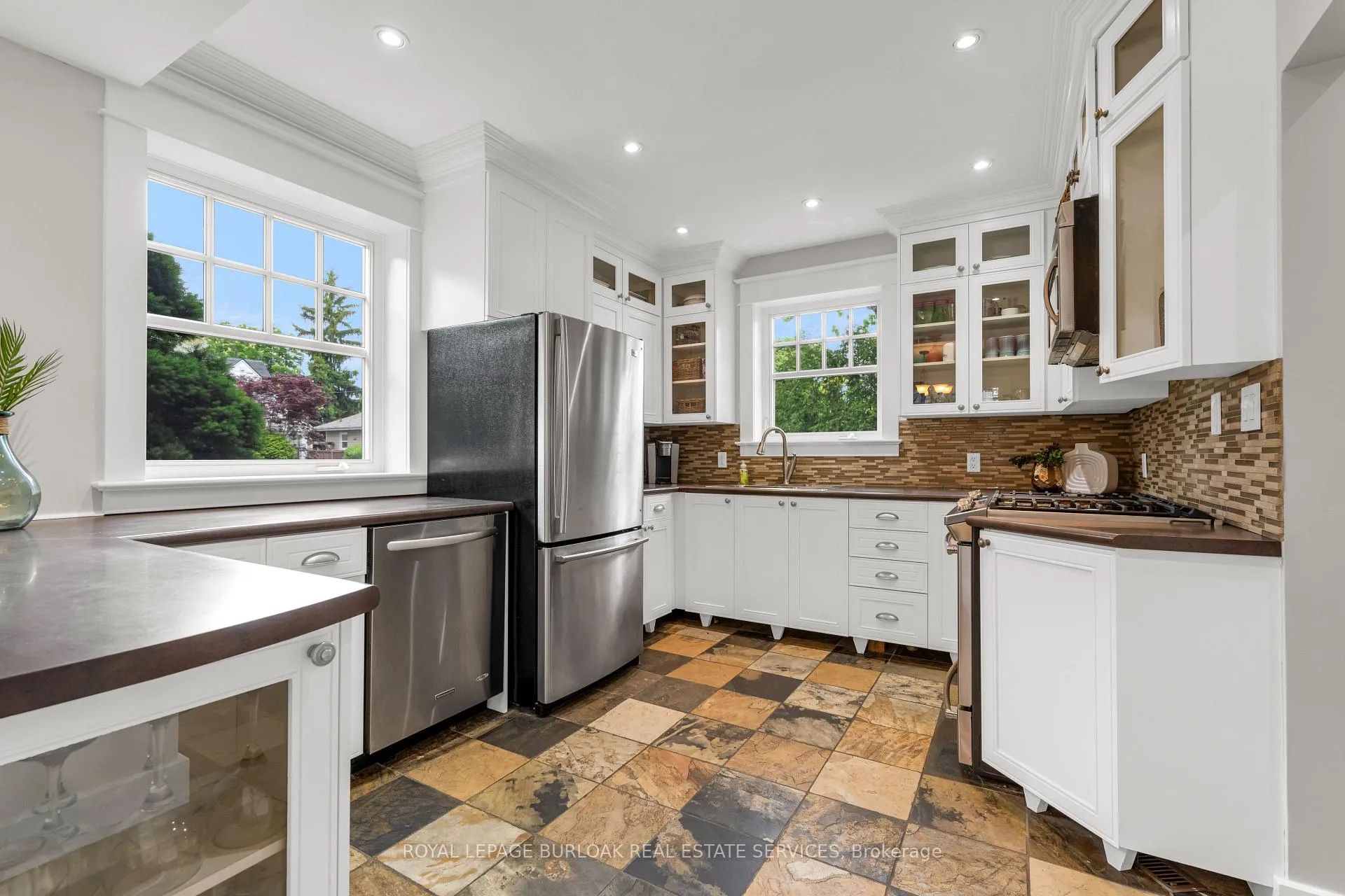 Photo 16 of 605 Emerald Street, Burlington, Brant — HOMEH